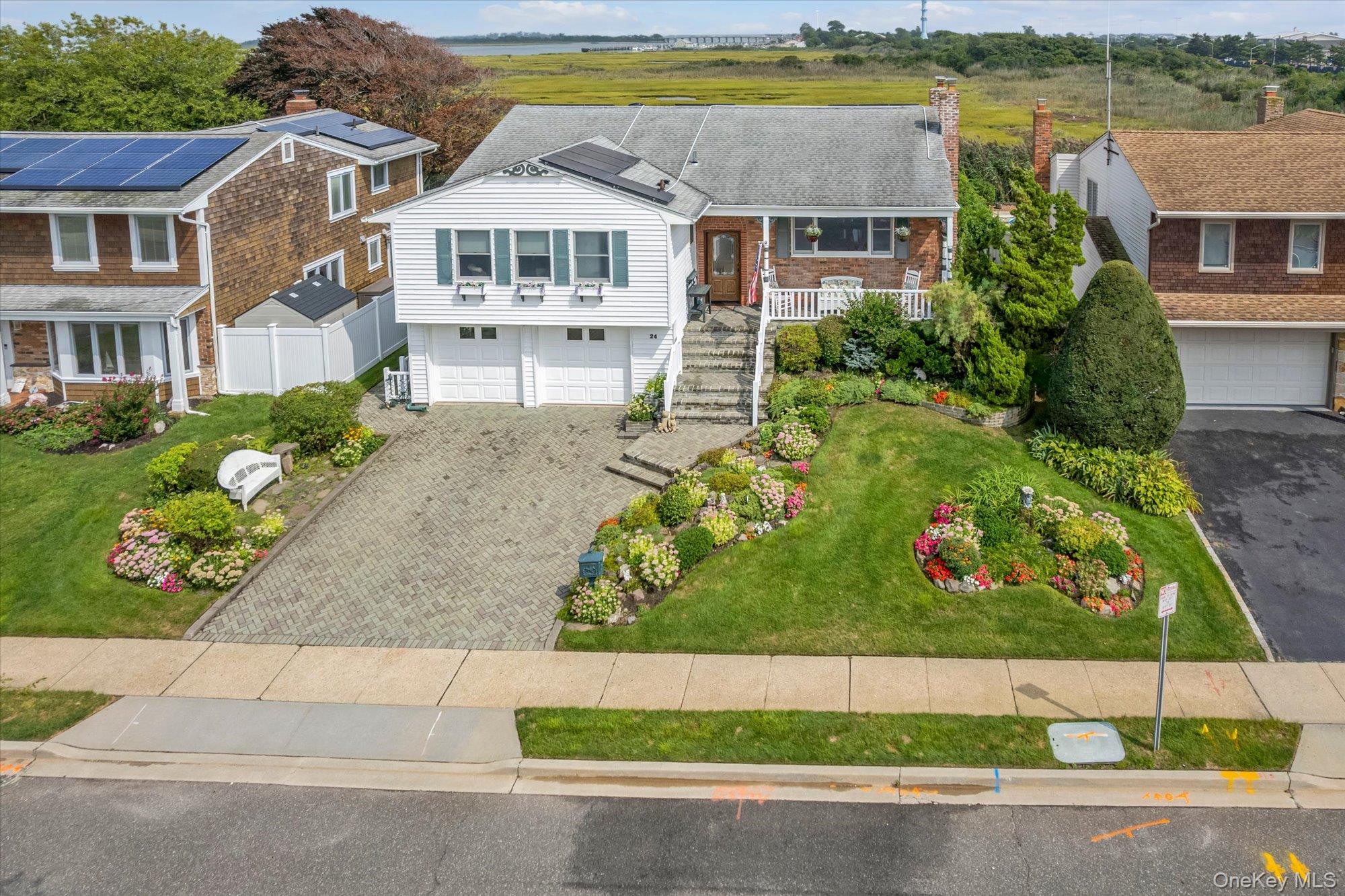 24 Donna Lane – For Sale photo 2