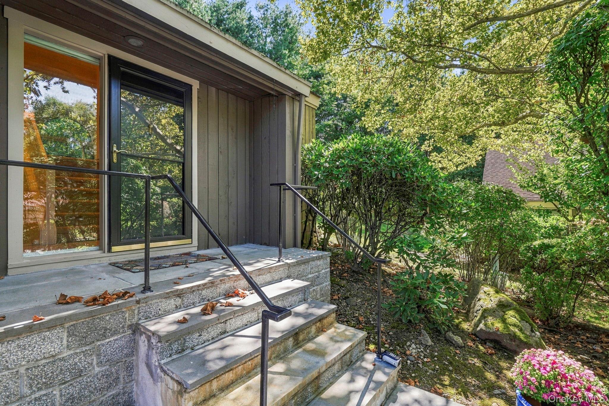 558 Heritage Hills Drive, Unit B photo 5