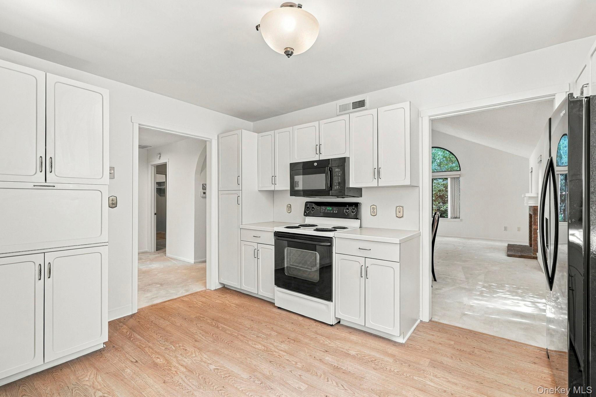 558 Heritage Hills Drive, Unit B photo 17