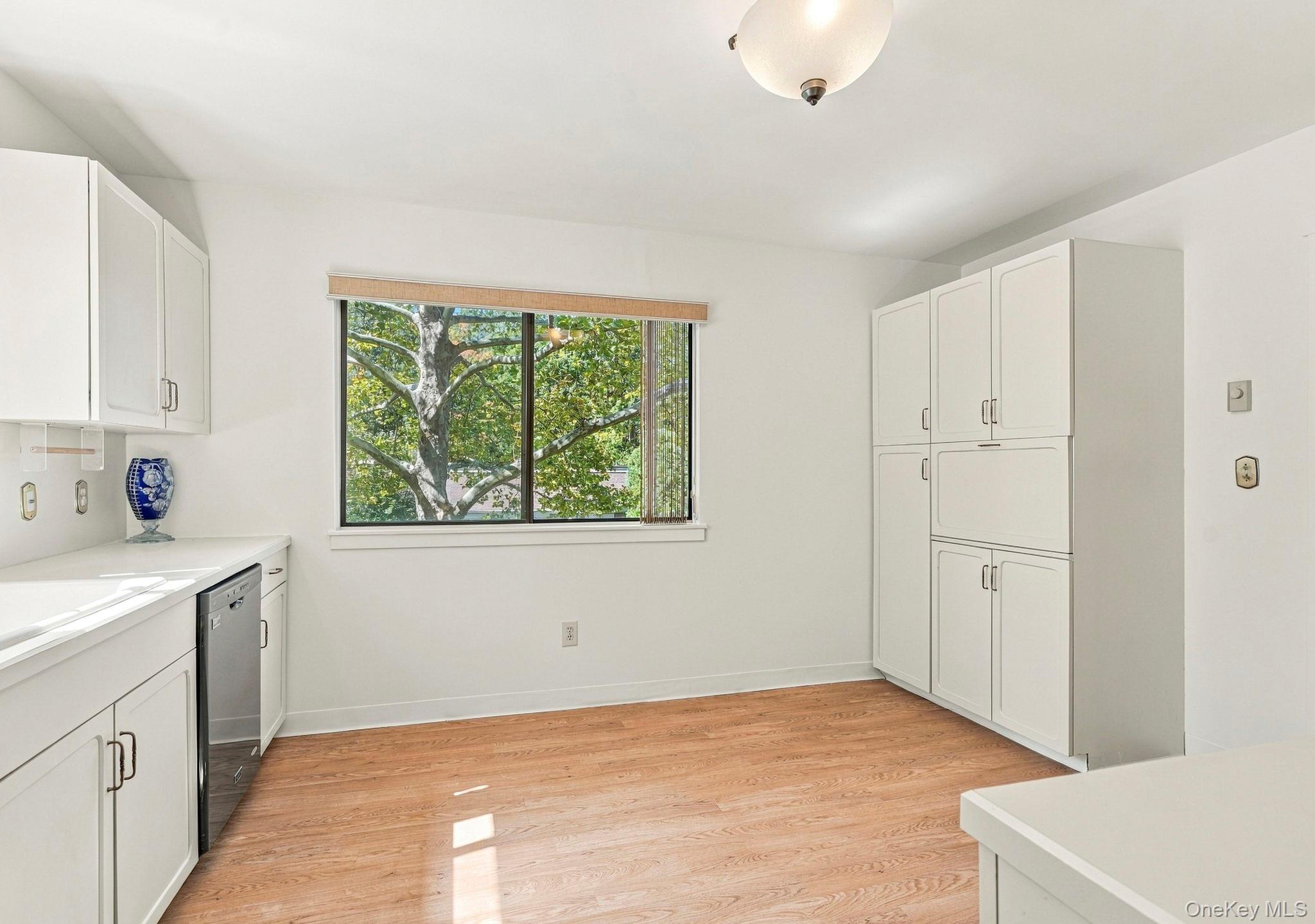 558 Heritage Hills Drive, Unit B photo 18