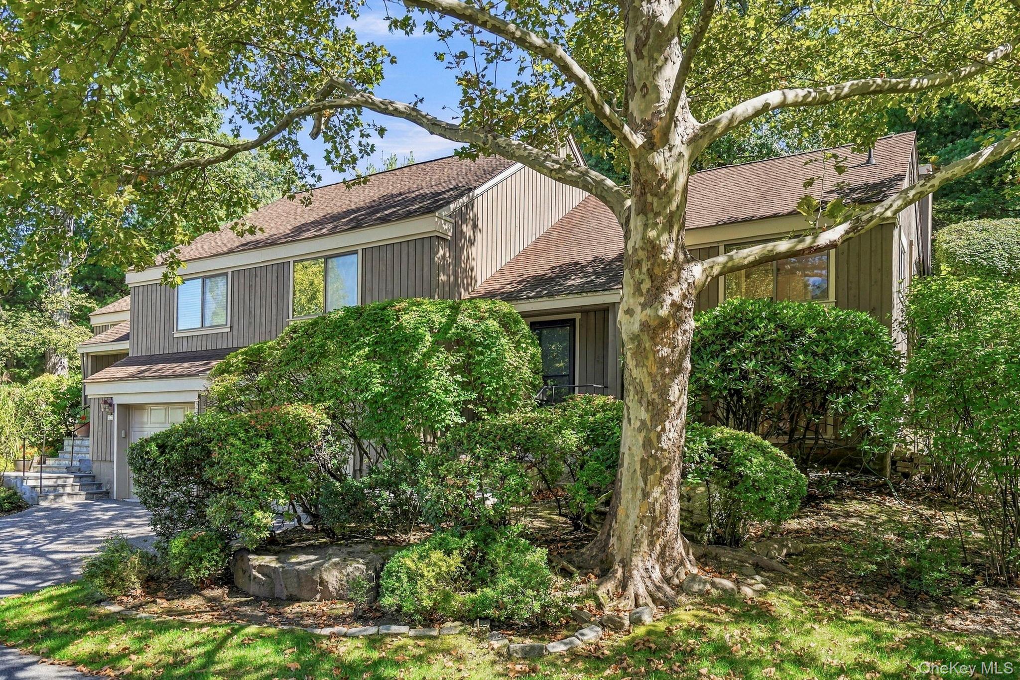 558 Heritage Hills Drive, Unit B photo 3
