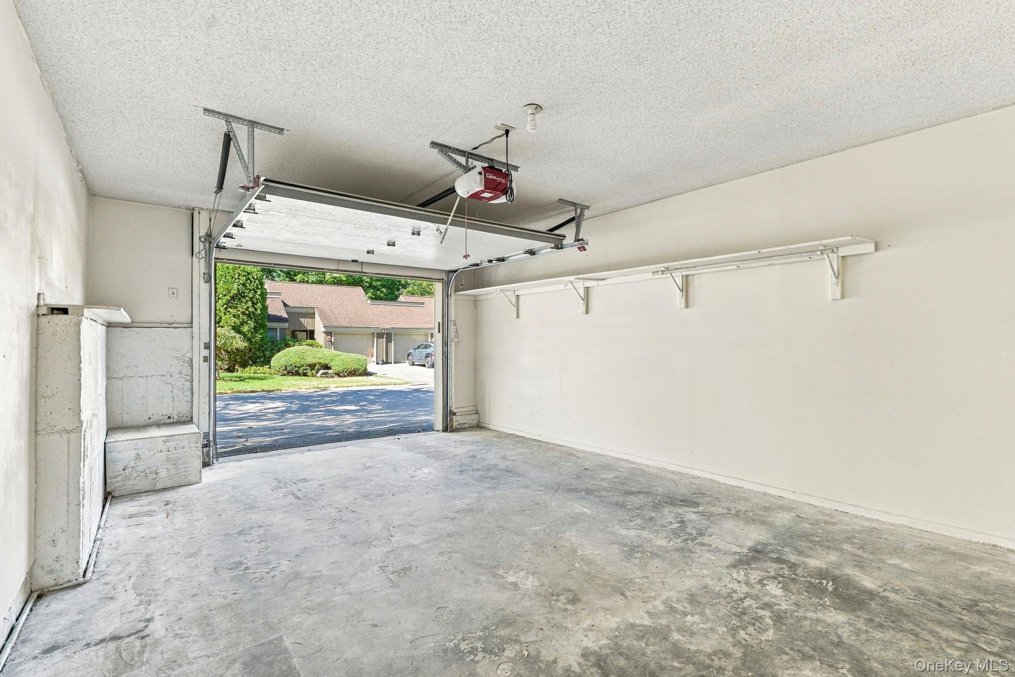 558 Heritage Hills Drive, Unit B photo 30