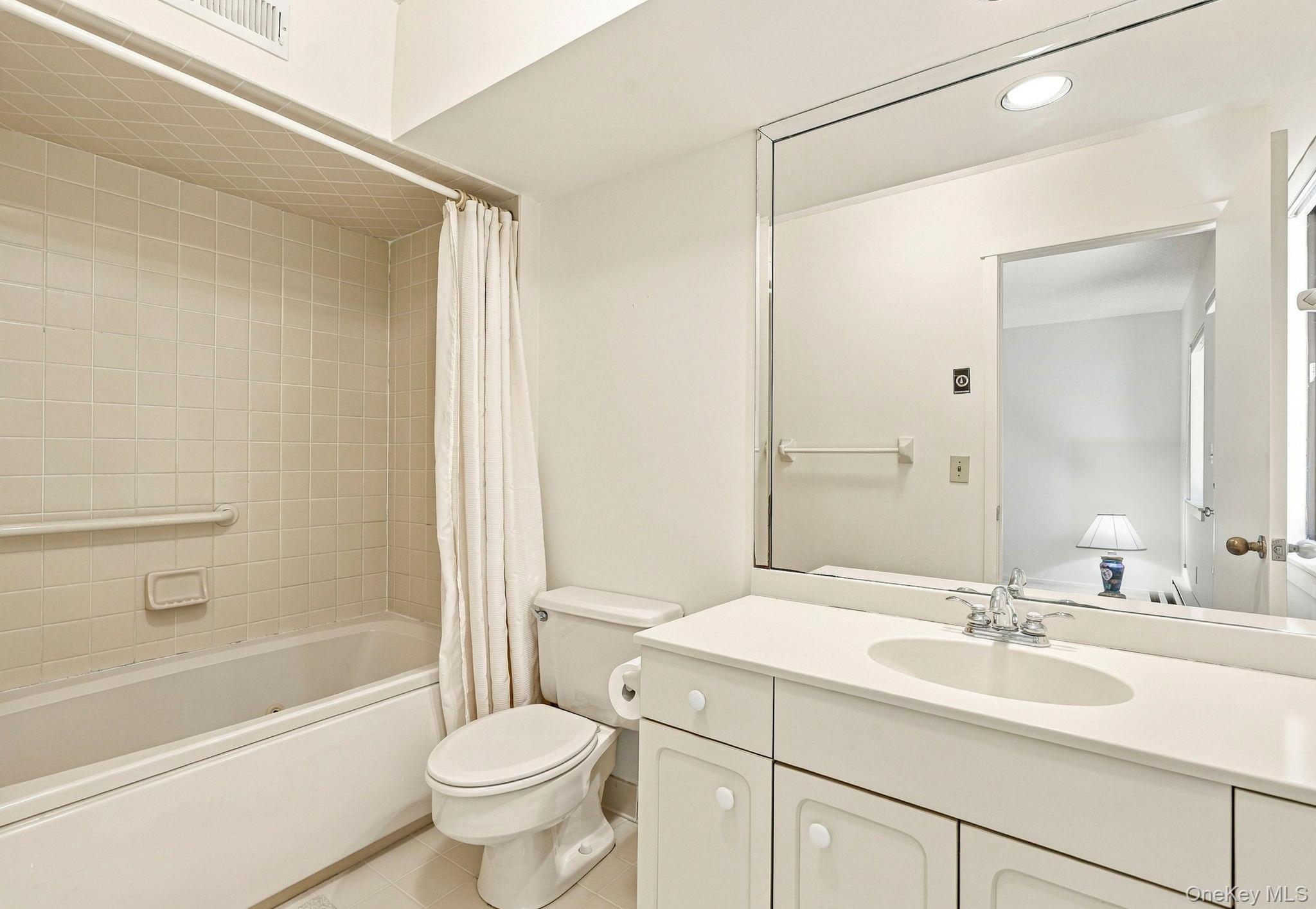 558 Heritage Hills Drive, Unit B photo 24