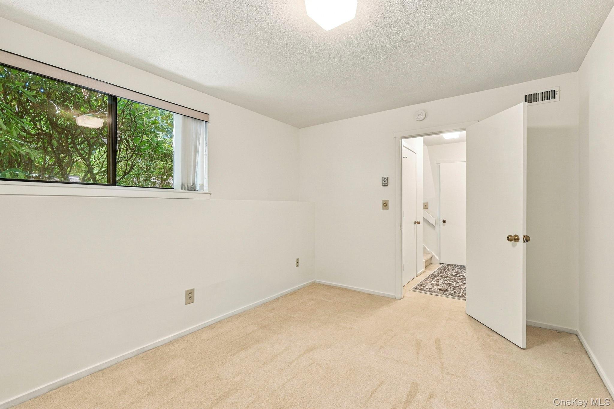 558 Heritage Hills Drive, Unit B photo 28
