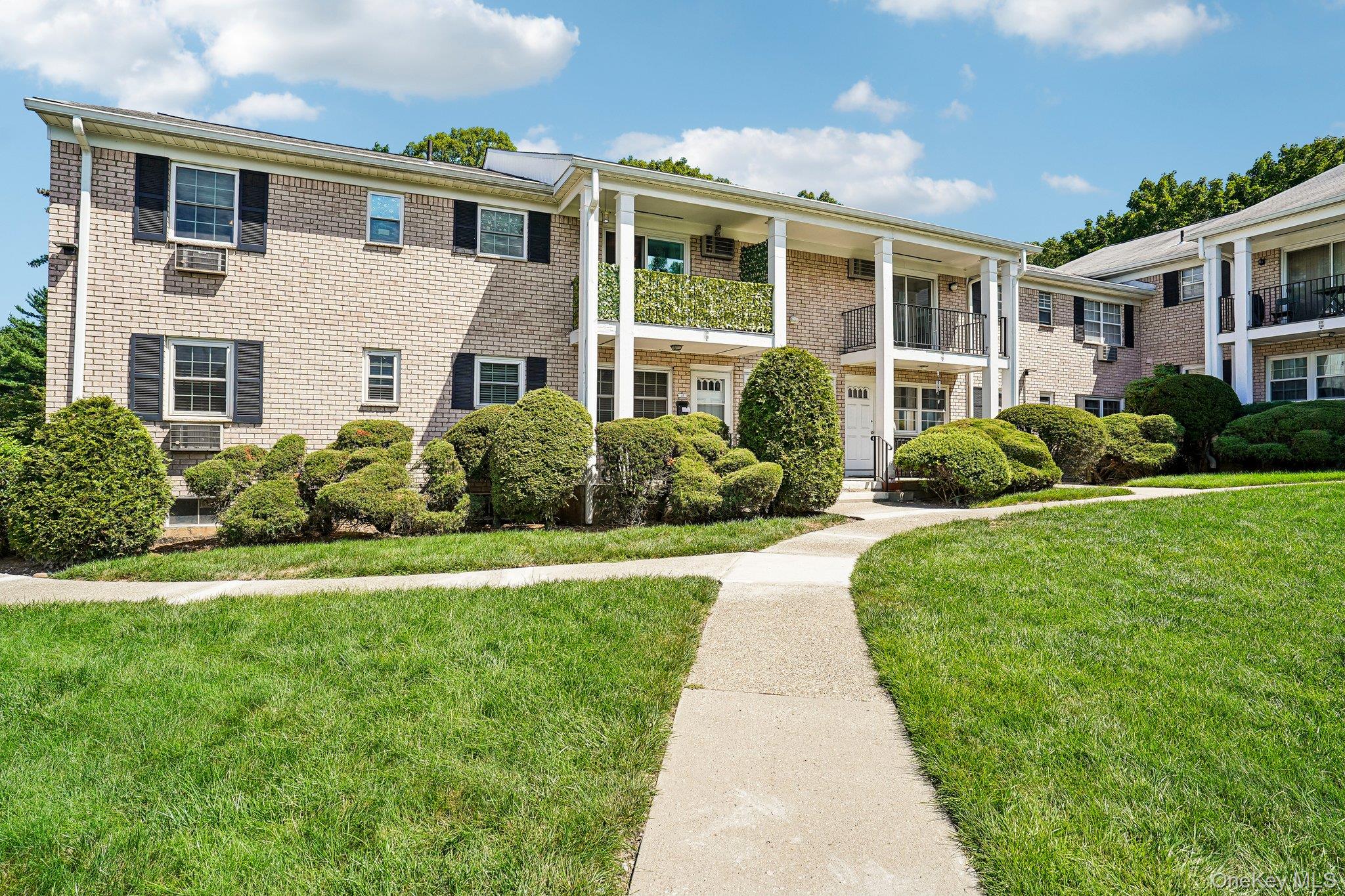 15 Doxbury Lane – For Sale photo 2
