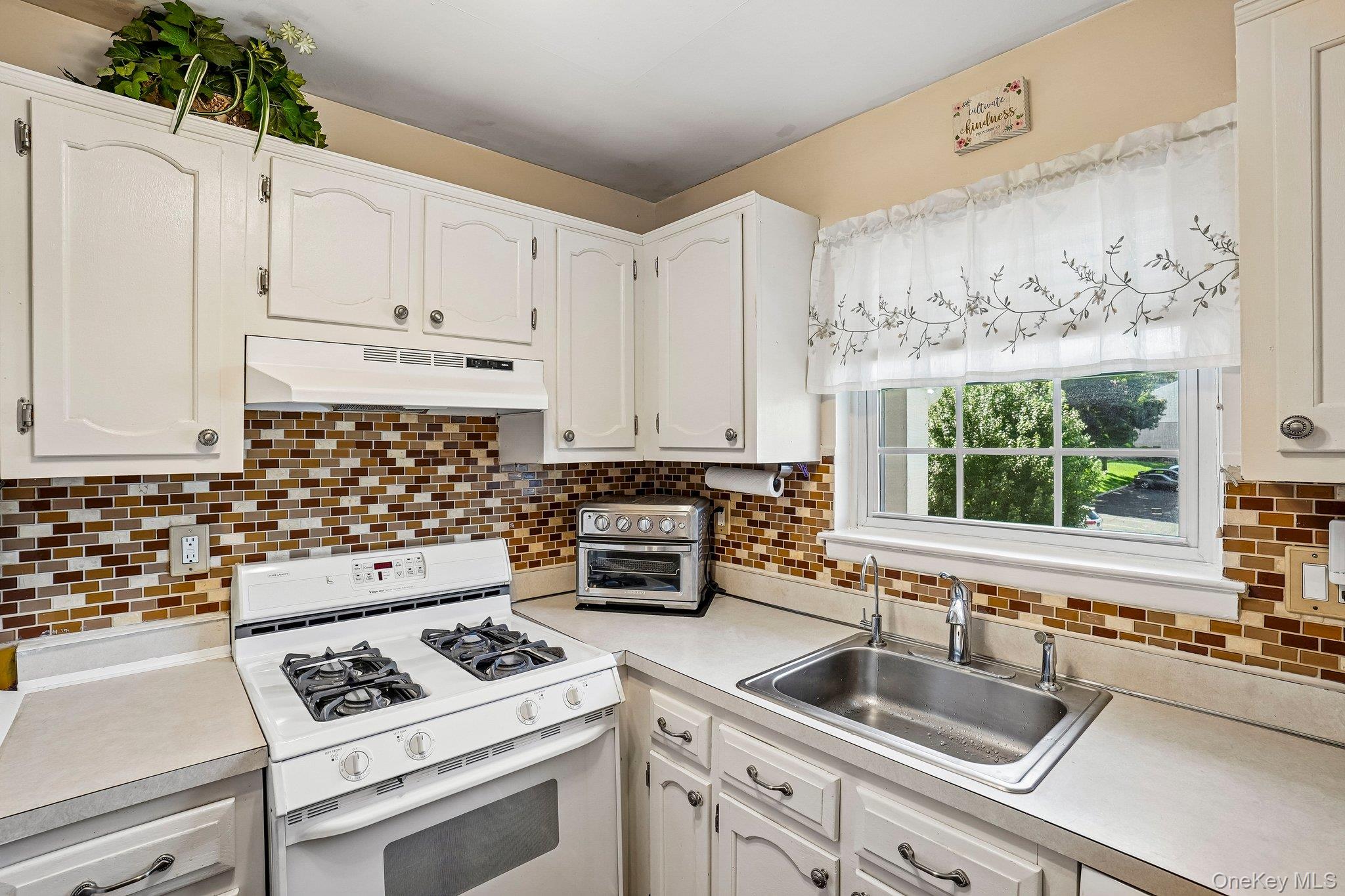 15 Doxbury Lane – For Sale photo 9