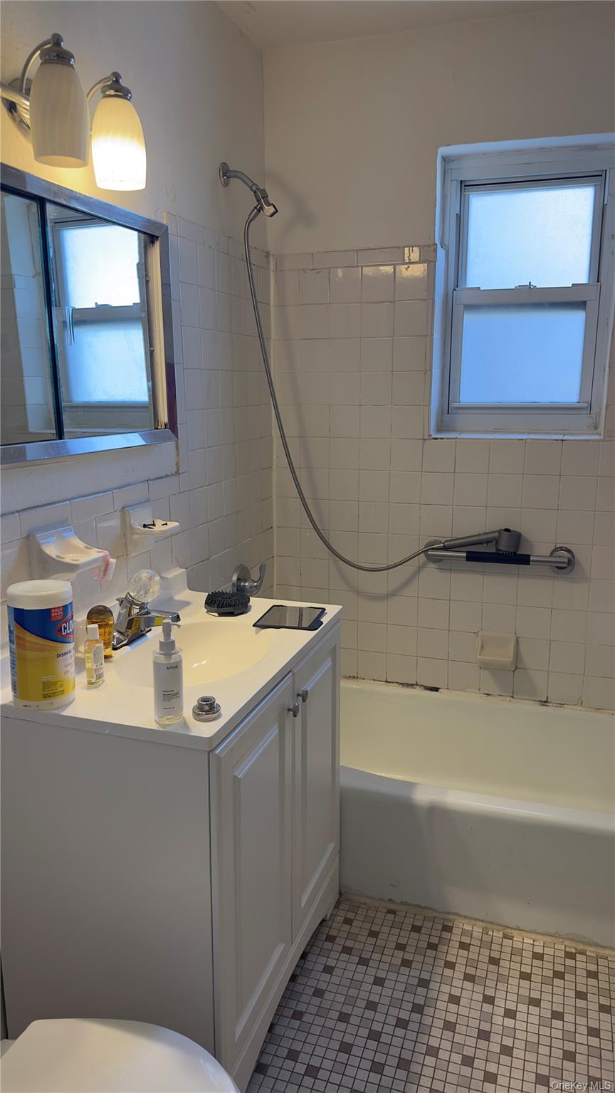 3240 Riverdale Avenue, Unit 3J photo 9