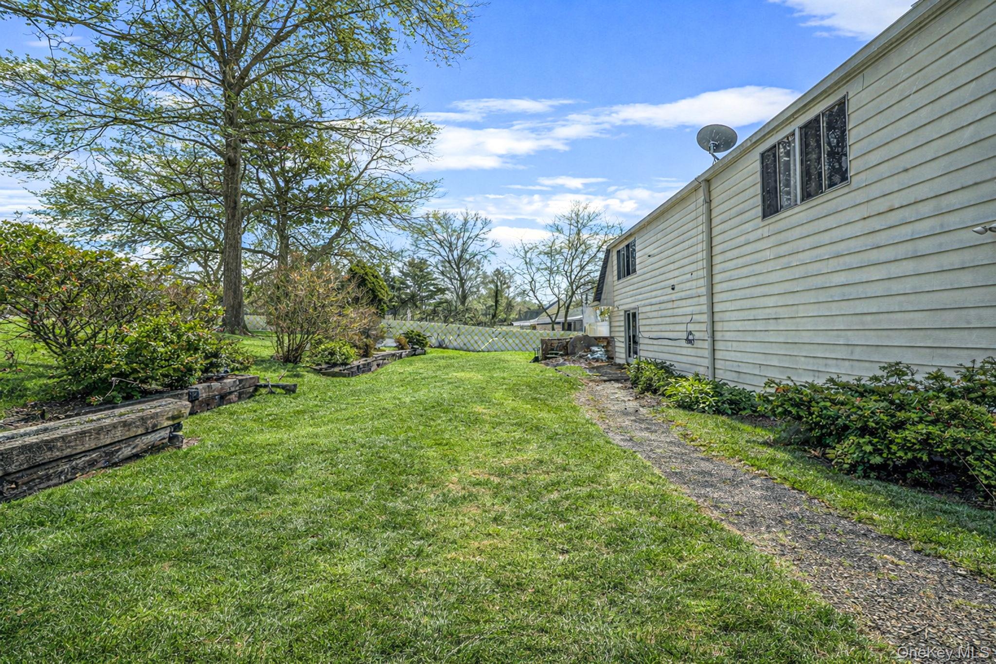 22 Meyer Lane – For Sale photo 11