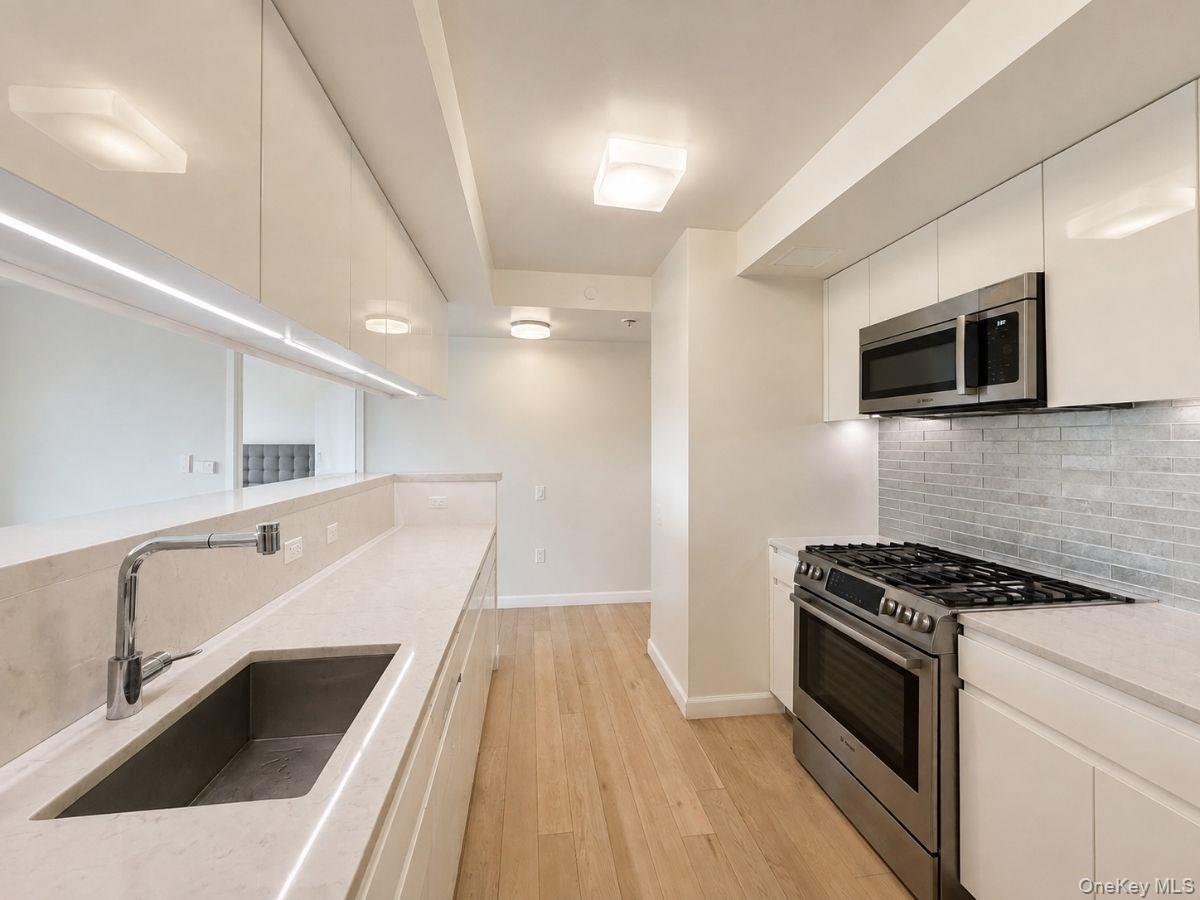 138-35 39th Avenue, Unit 6H photo 4