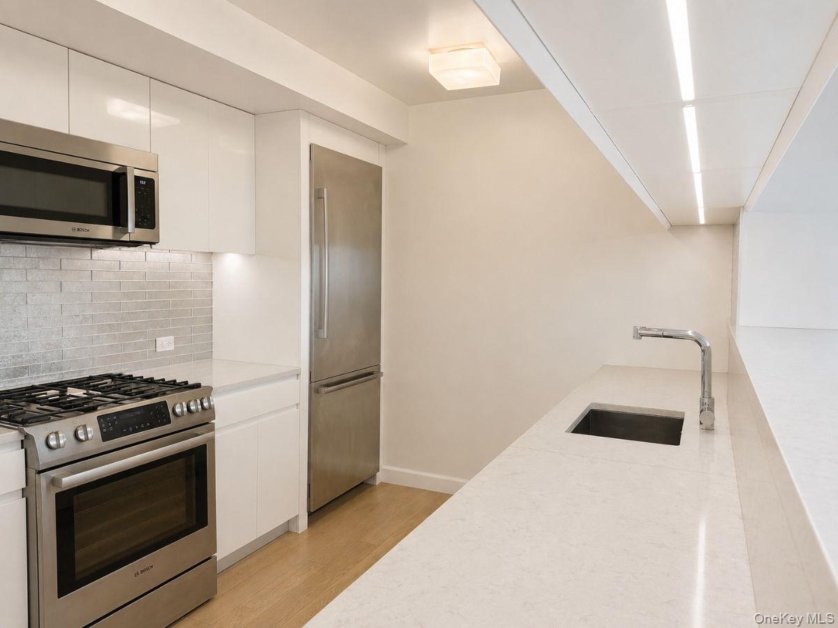 138-35 39th Avenue, Unit 6H photo 5