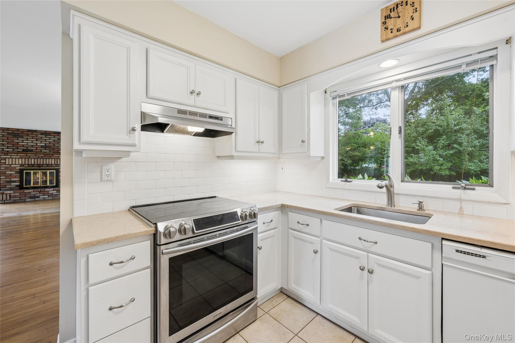 23 Argonne Road W – For Rent photo 4