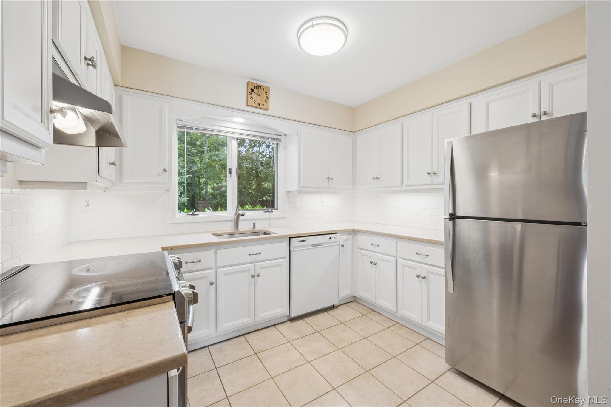 23 Argonne Road W – For Rent photo 3