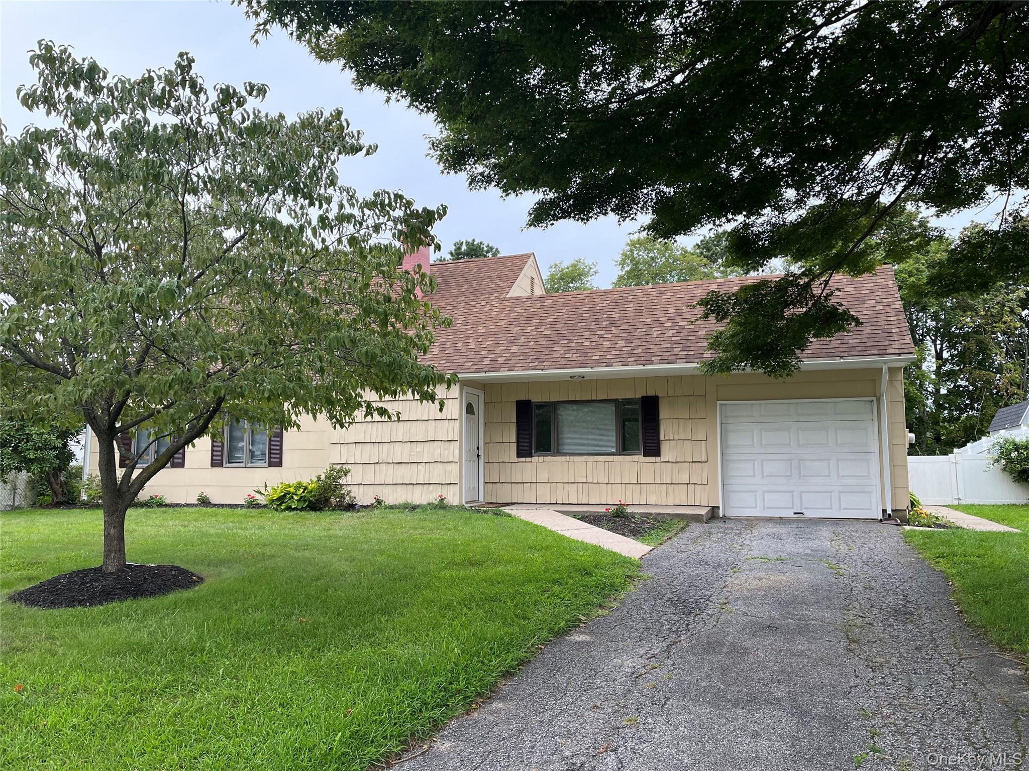 88 Matsunaye Drive – For Sale photo 2