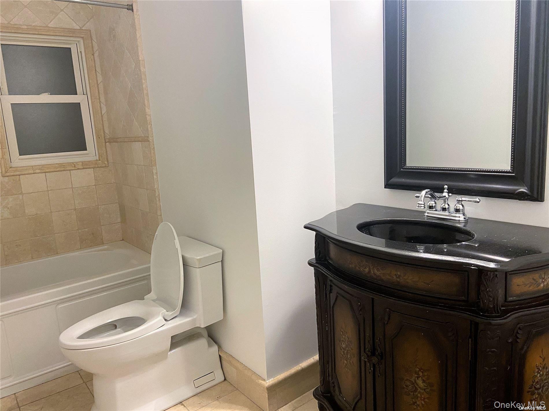 312 E Beech Street, Unit Main photo 9