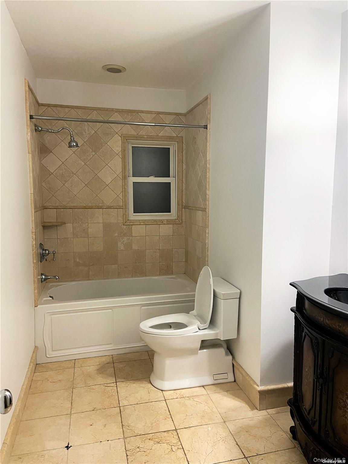 312 E Beech Street, Unit Main photo 10
