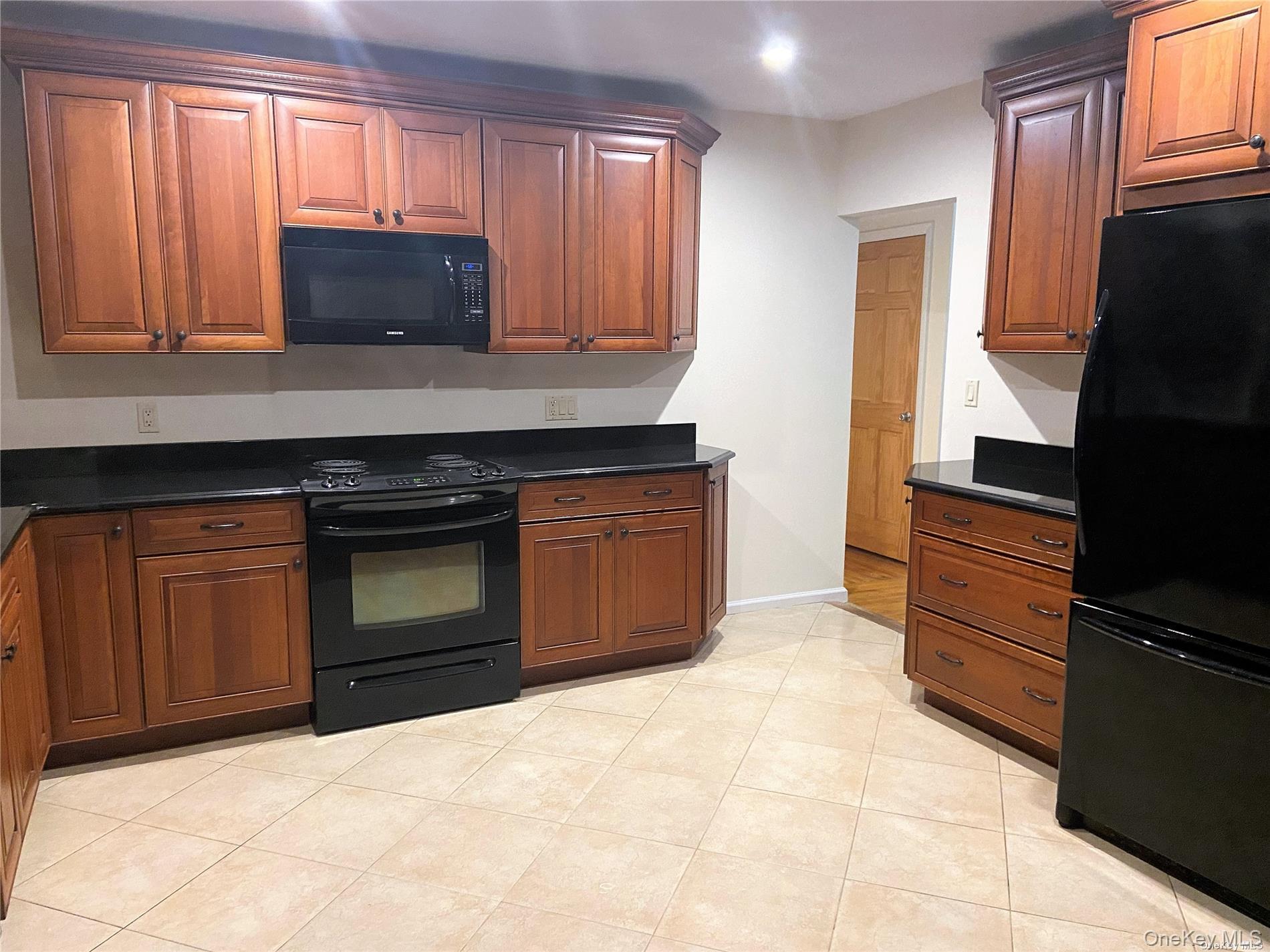 312 E Beech Street, Unit Main photo 5