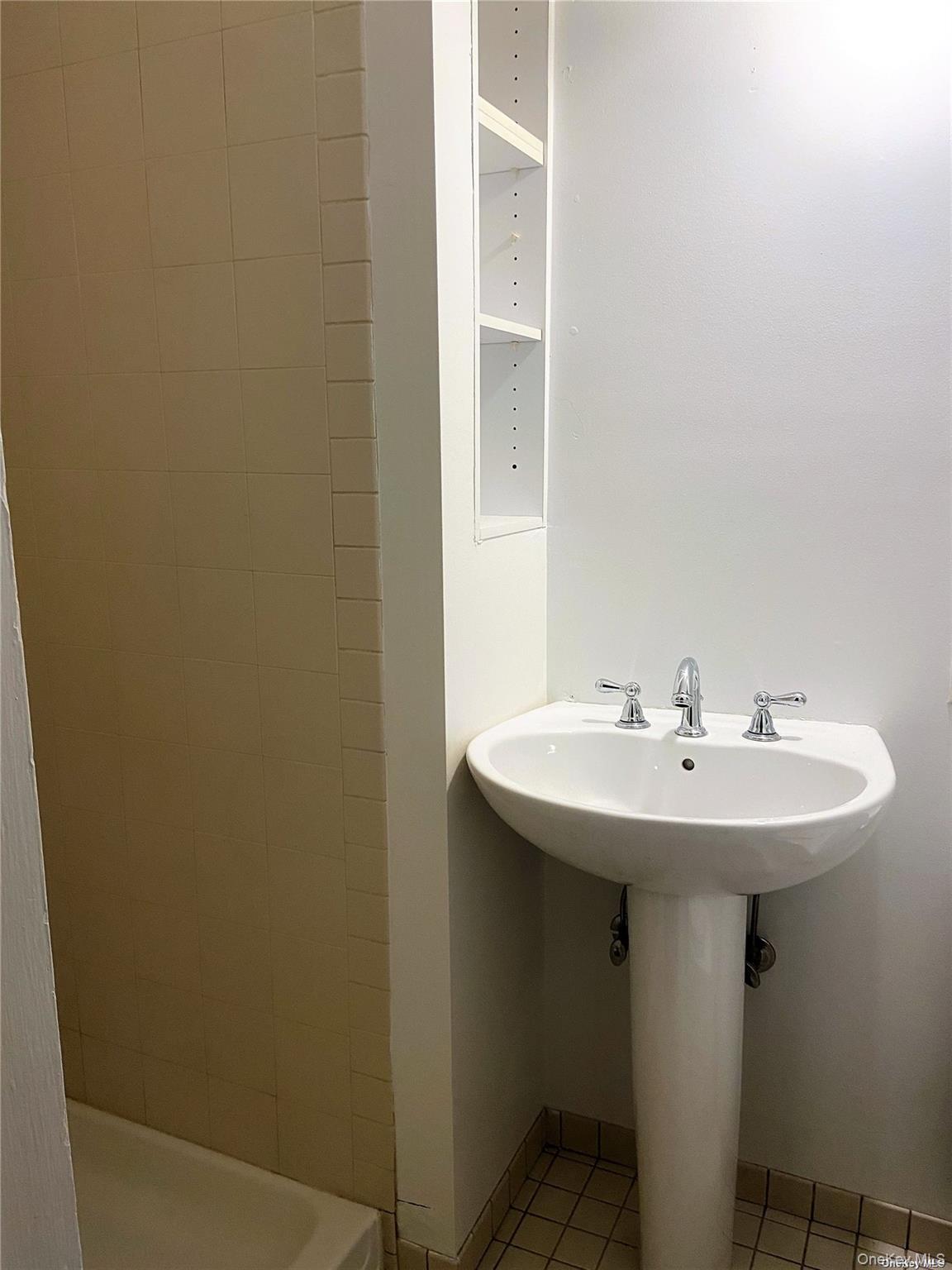 312 E Beech Street, Unit Main photo 8