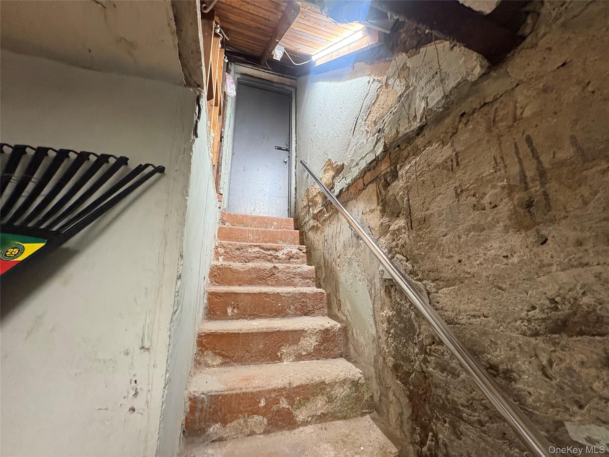 41-09 Broadway – For Rent photo 18