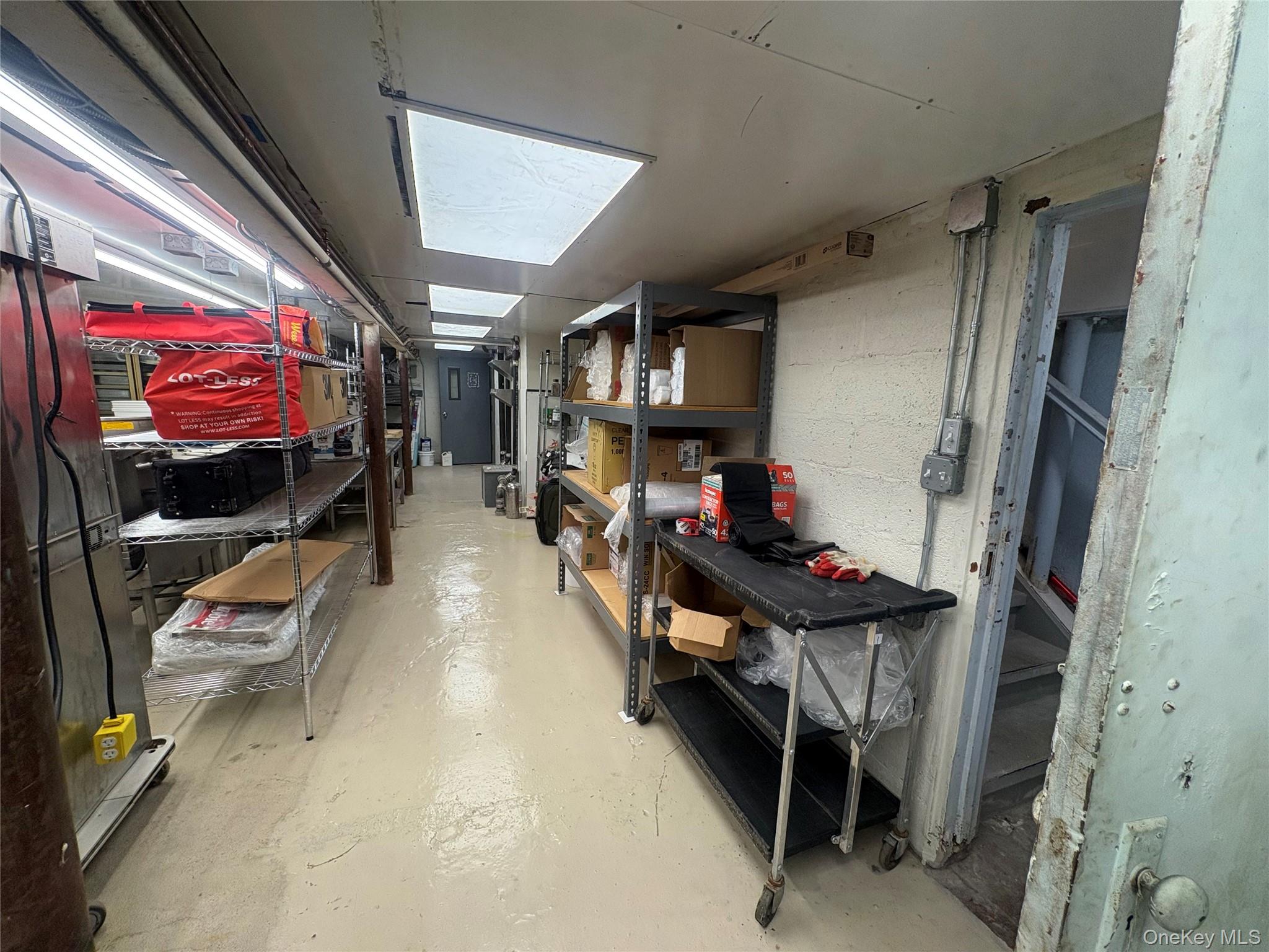 41-09 Broadway – For Rent photo 16