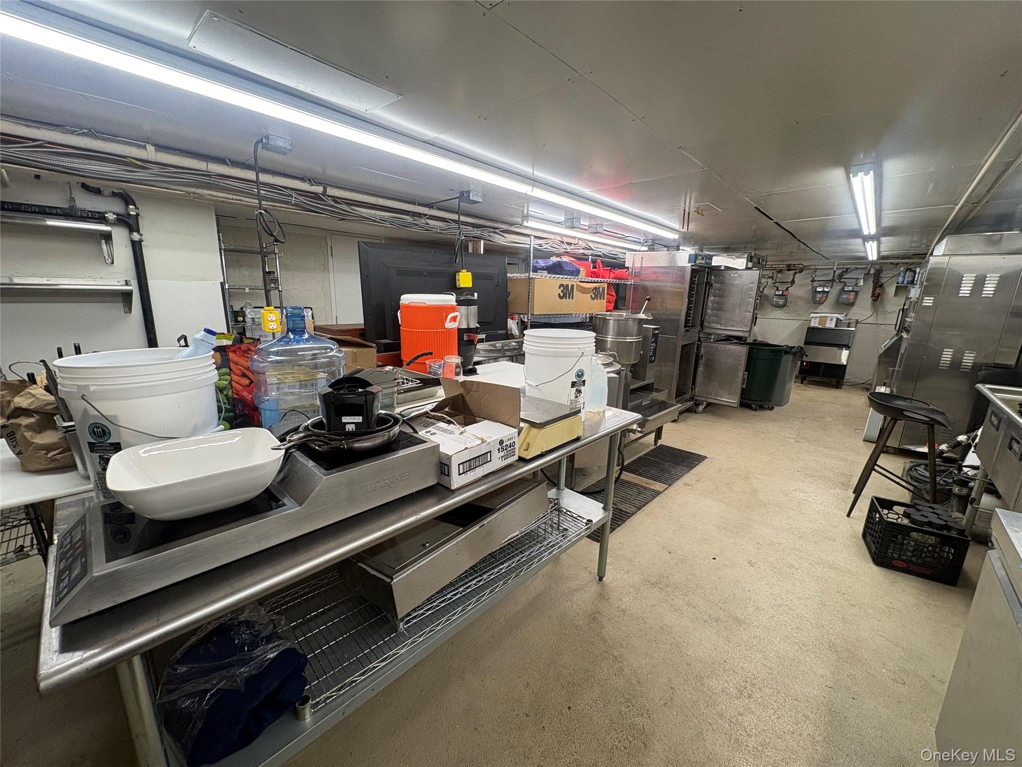 41-09 Broadway – For Rent photo 2