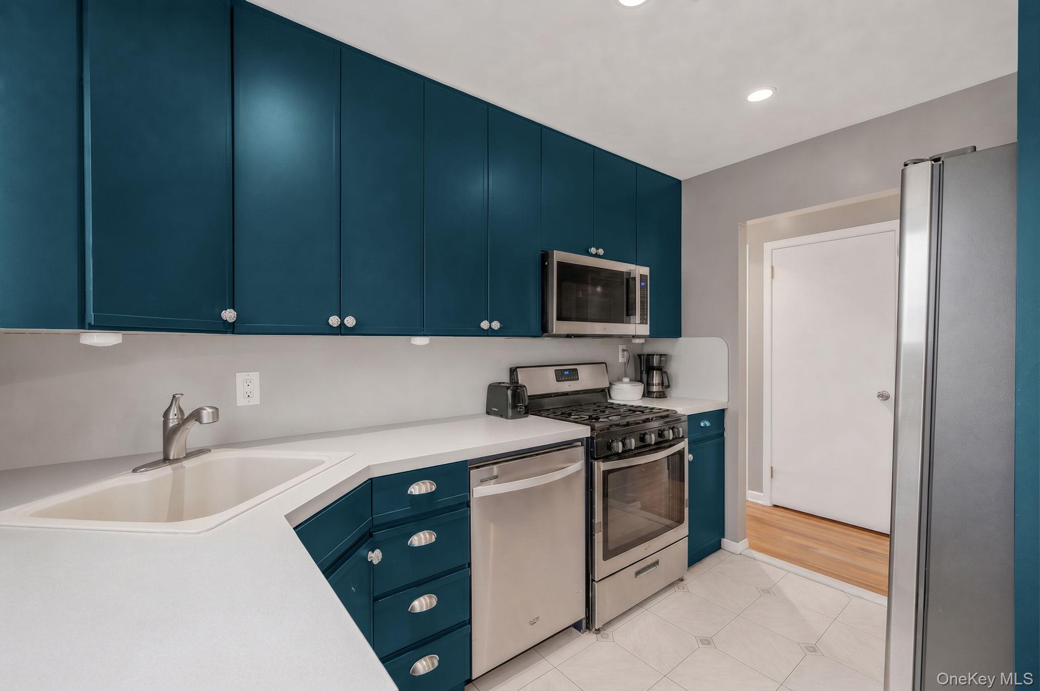 285 W 9th Street – For Sale photo 9