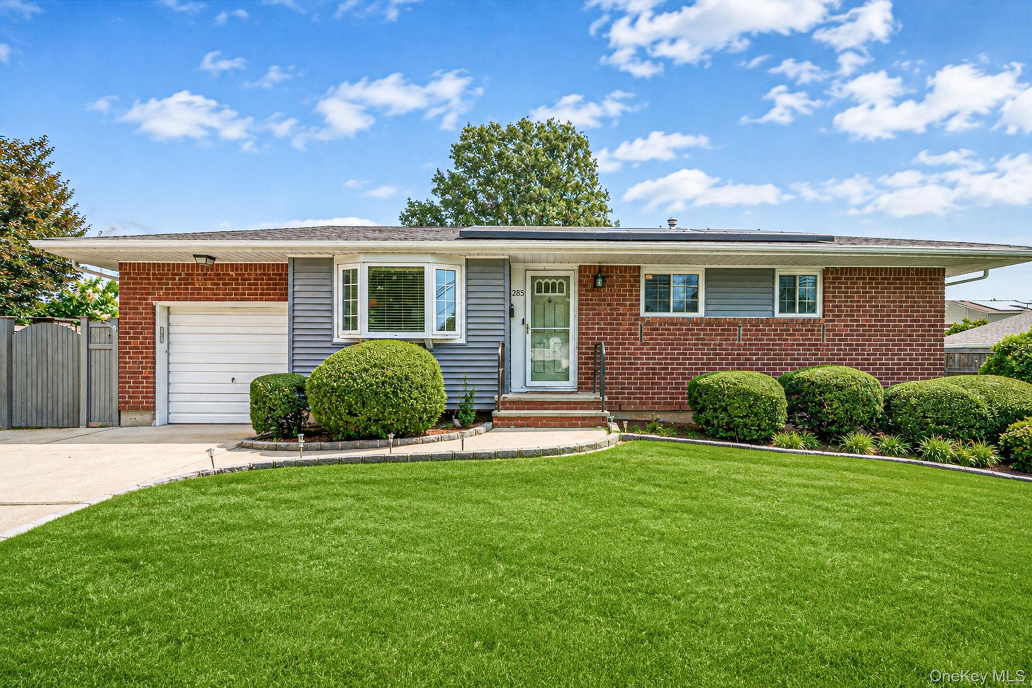 285 W 9th Street – For Sale