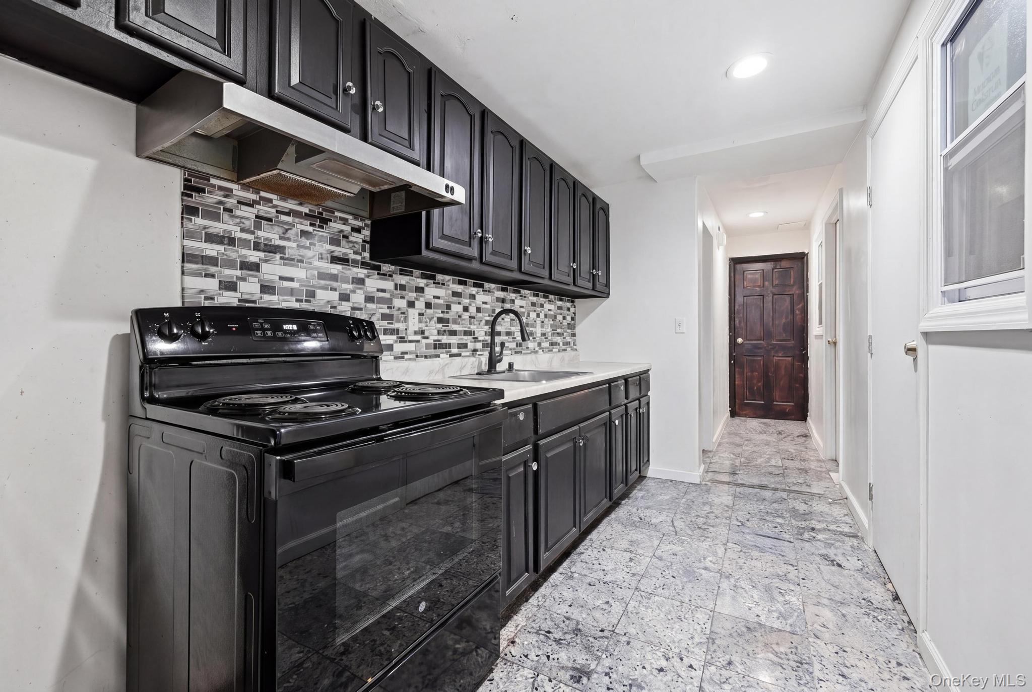 1086 Blake Avenue – For Sale photo 2