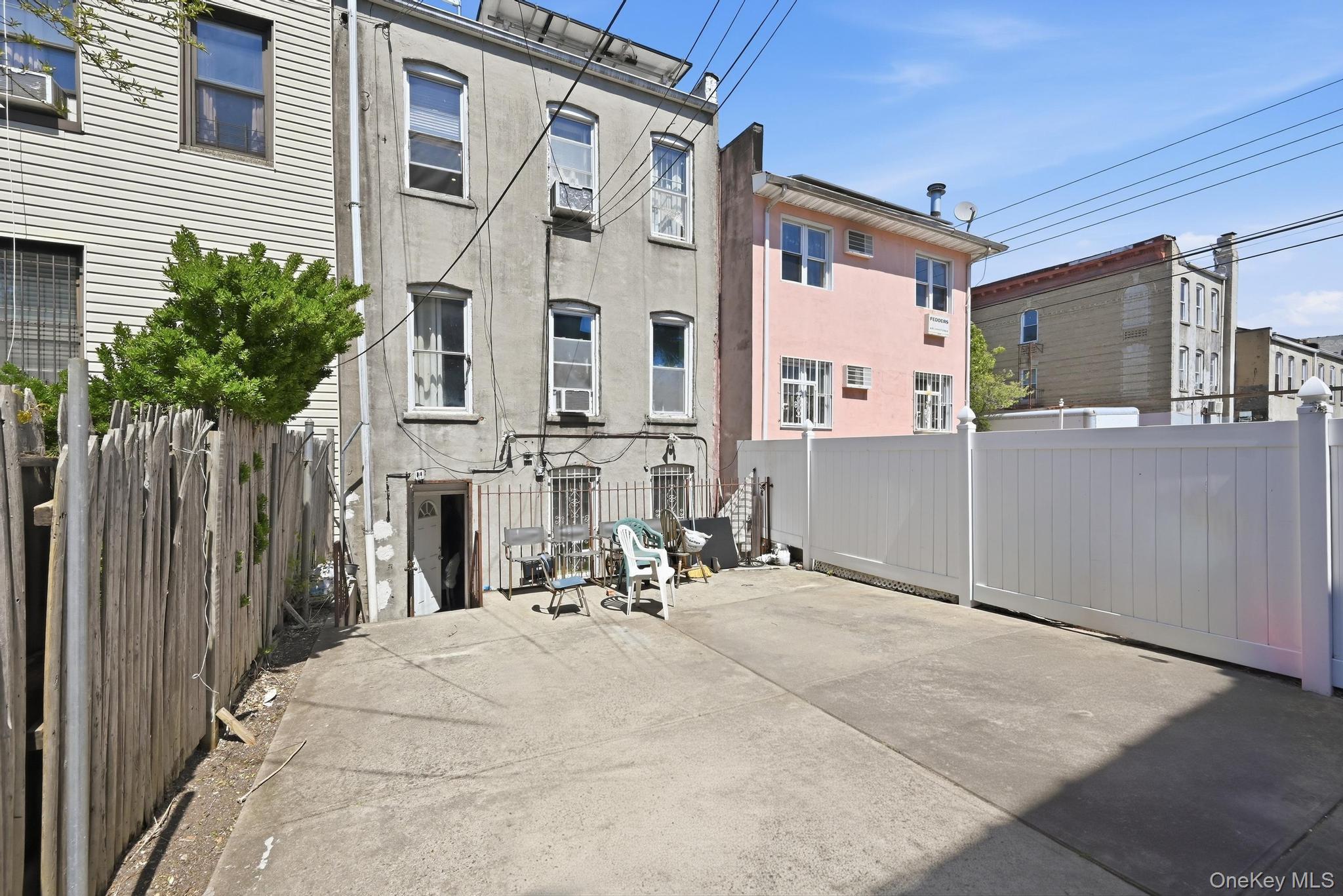 1086 Blake Avenue – For Sale photo 29