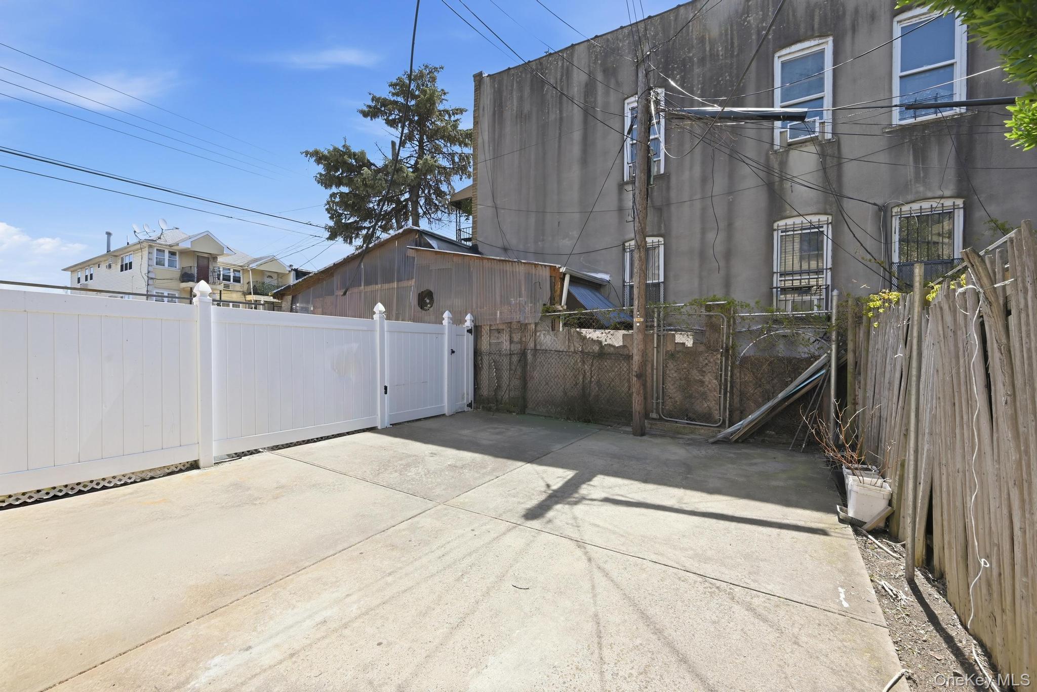 1086 Blake Avenue – For Sale photo 28