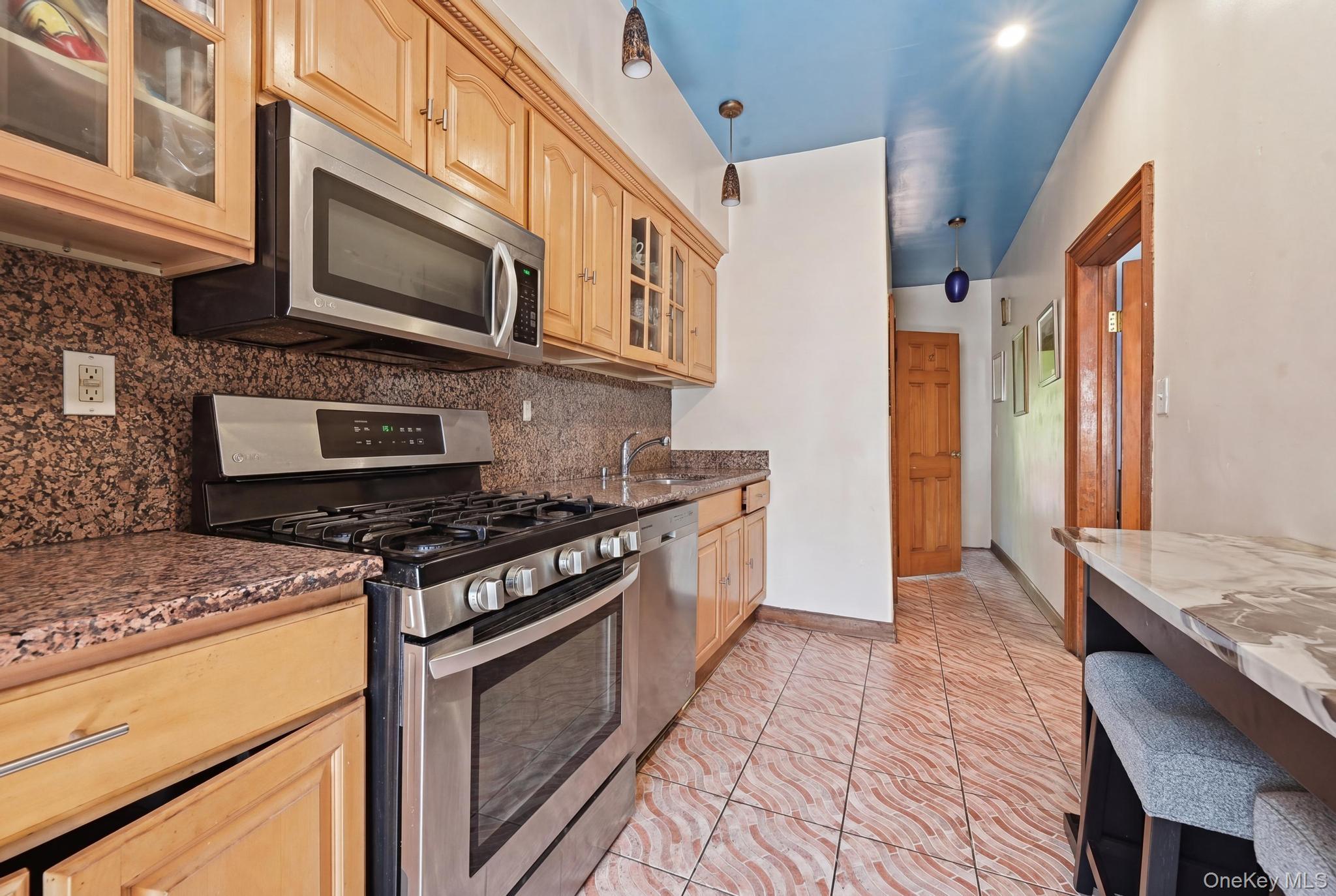 1086 Blake Avenue – For Sale photo 16