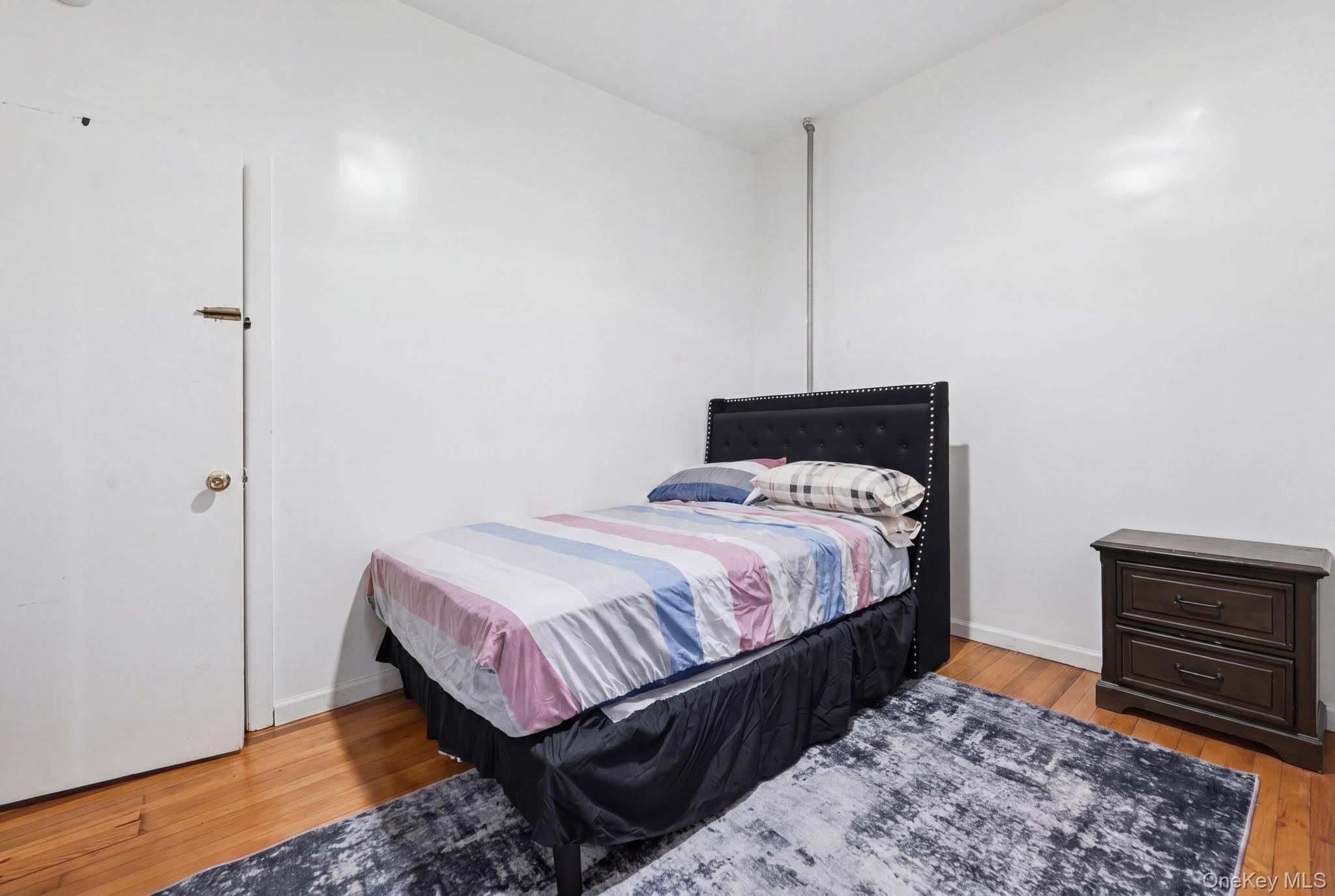 1086 Blake Avenue – For Sale photo 10