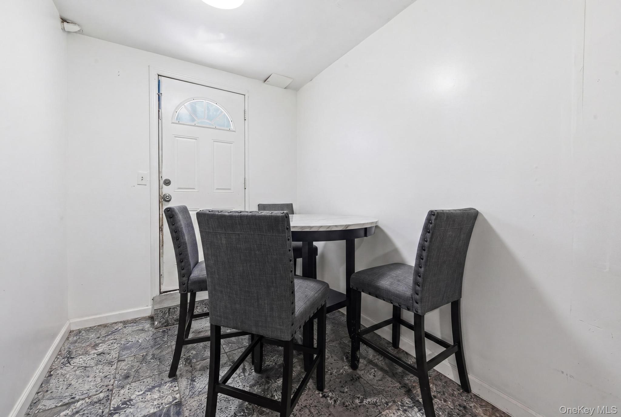 1086 Blake Avenue – For Sale photo 4