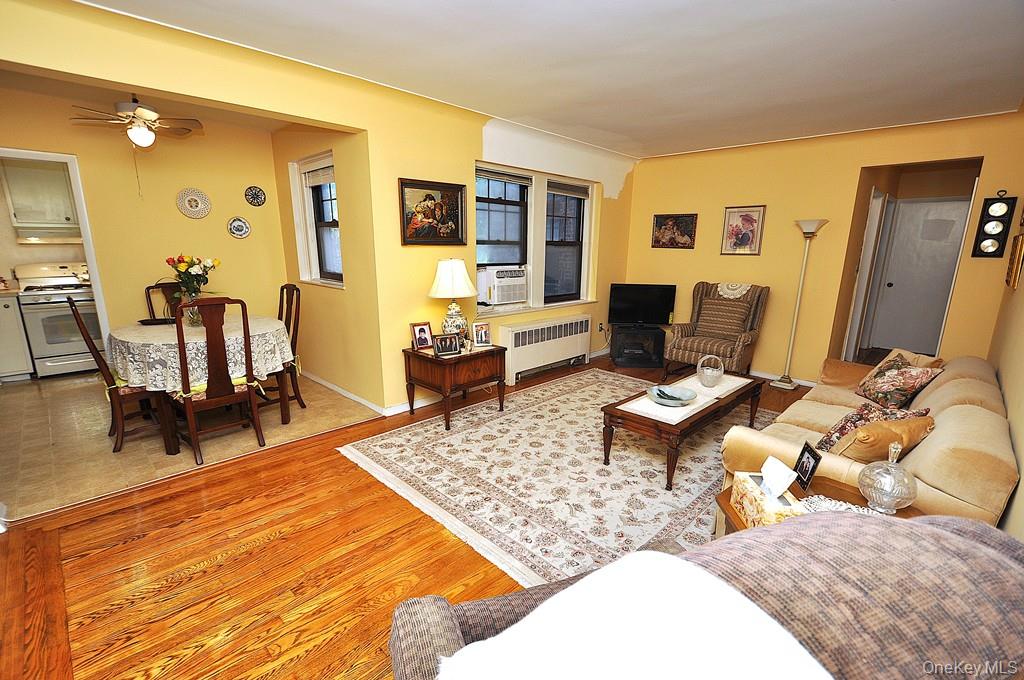 209 Garth Road, Unit 2M photo 8