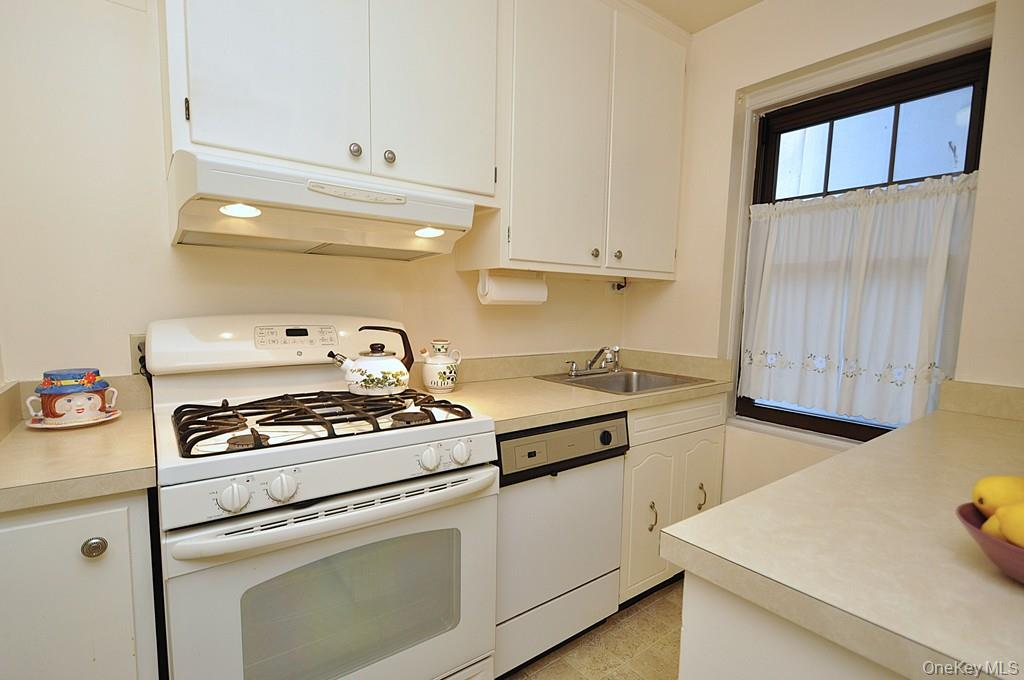 209 Garth Road, Unit 2M photo 12