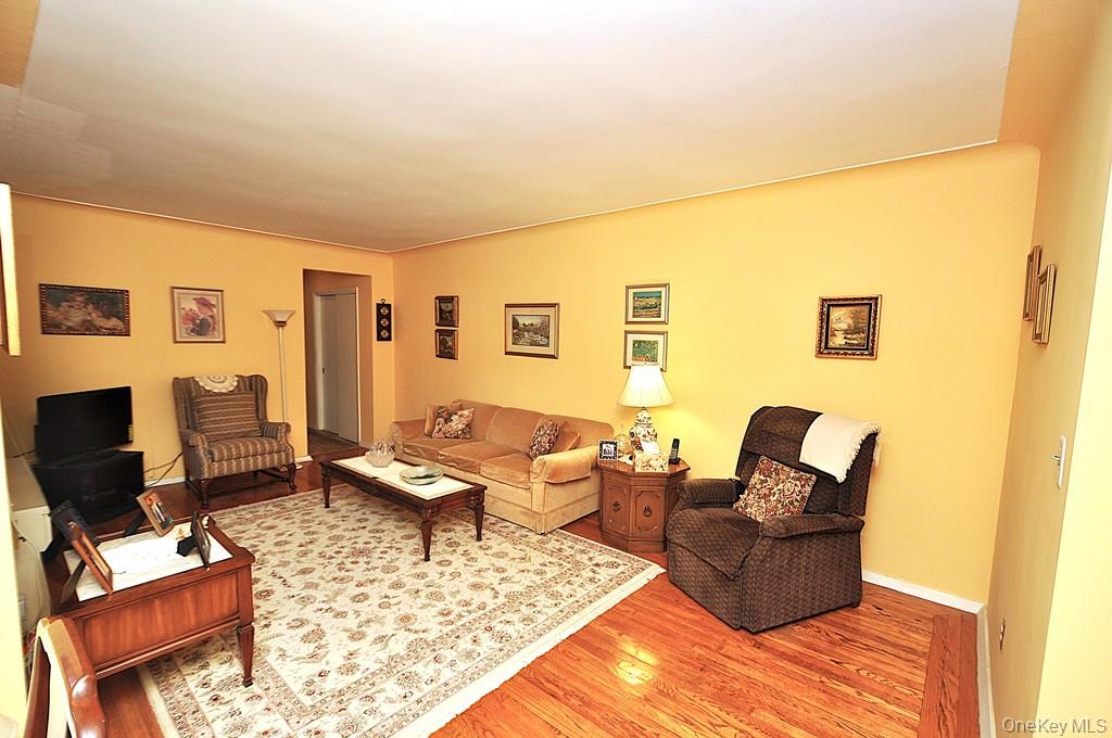 209 Garth Road, Unit 2M photo 9