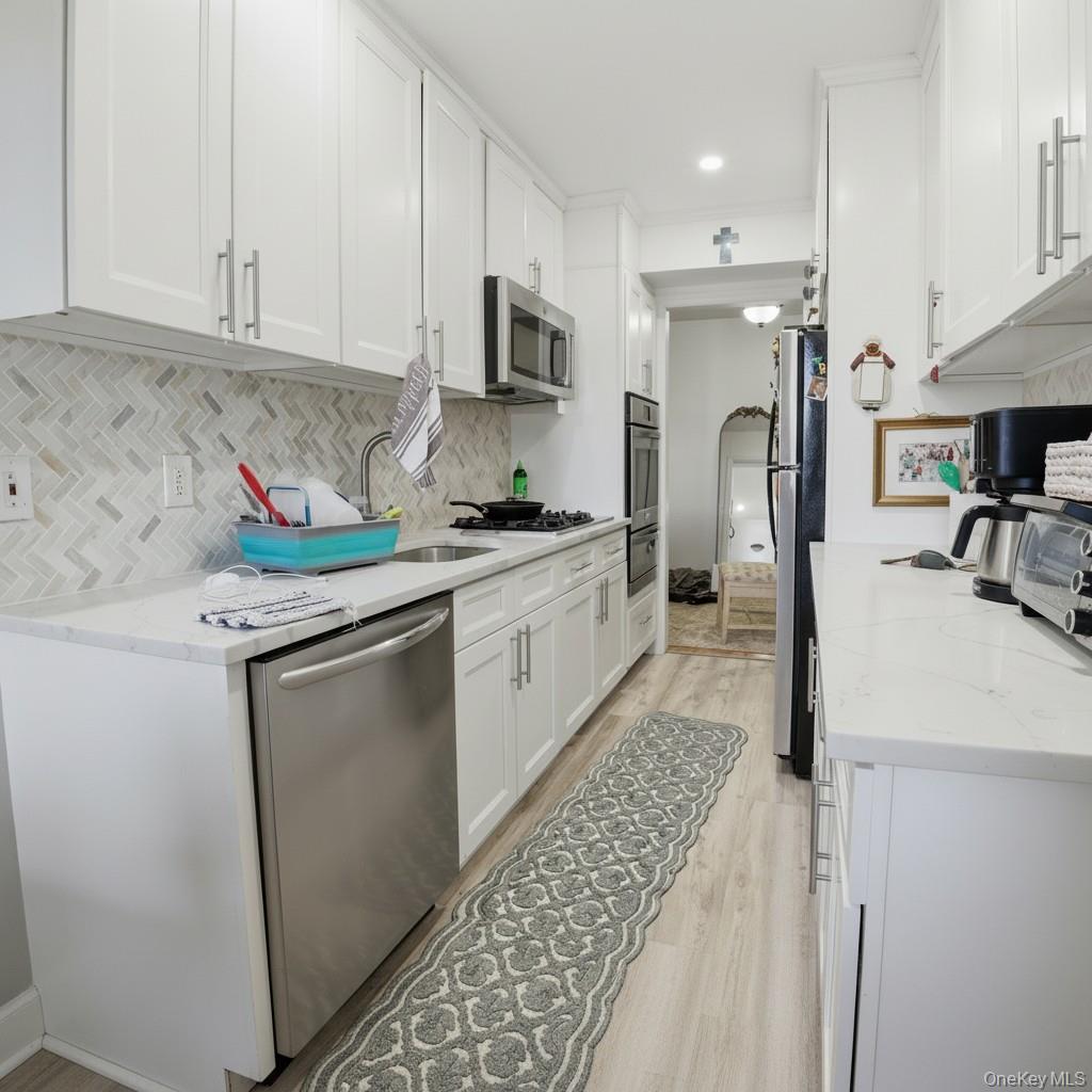 60 Hempstead Avenue, Unit 2H photo 6