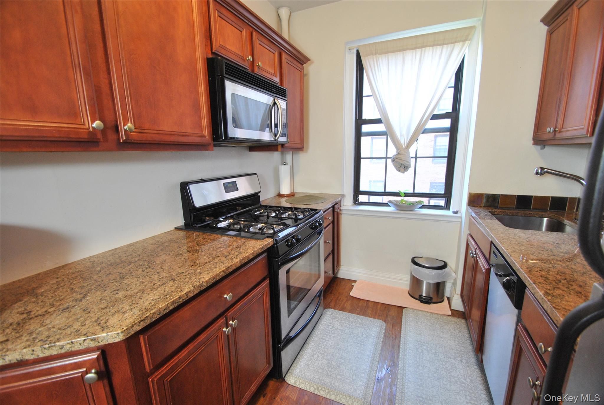 198 Garth Road, Unit 3C photo 5