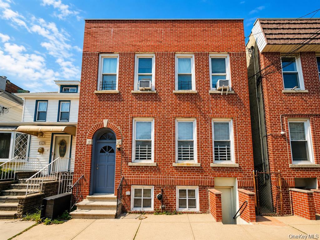 1823 Radcliff Avenue – For Sale