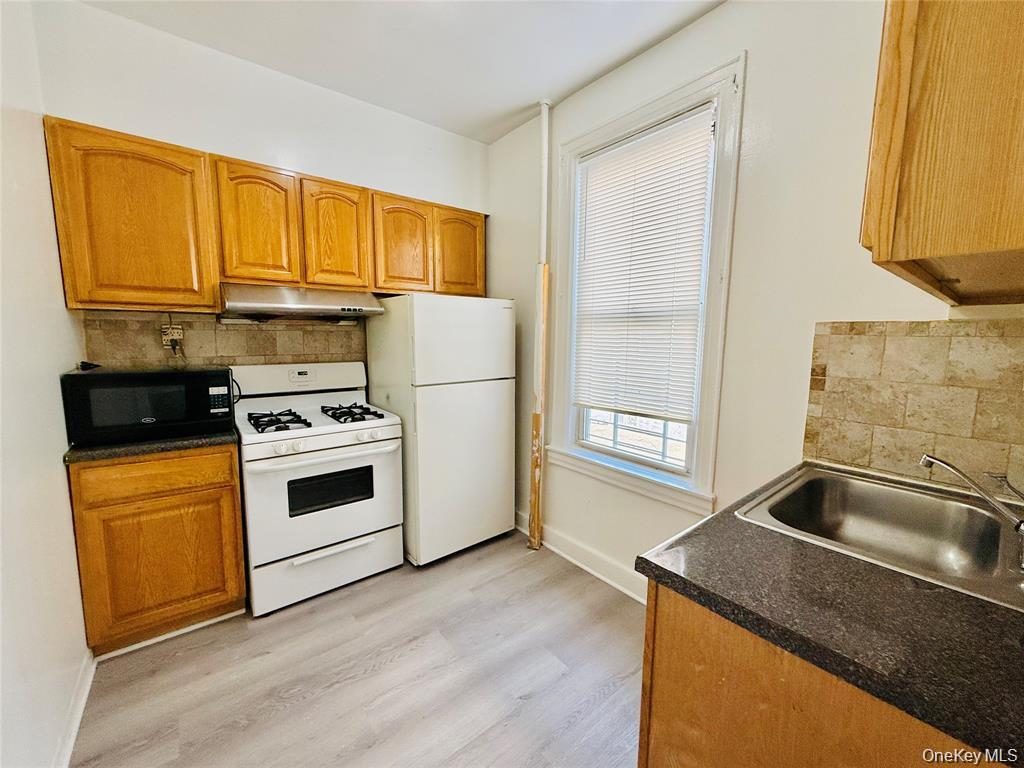 1823 Radcliff Avenue – For Sale photo 2