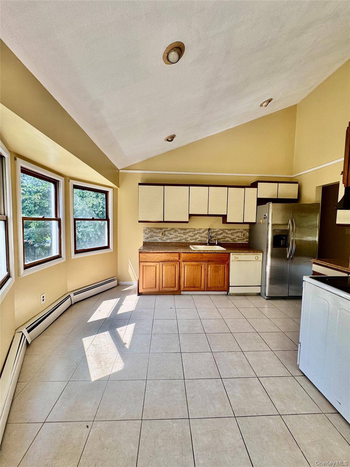 260 Oceanside Street – For Rent photo 3