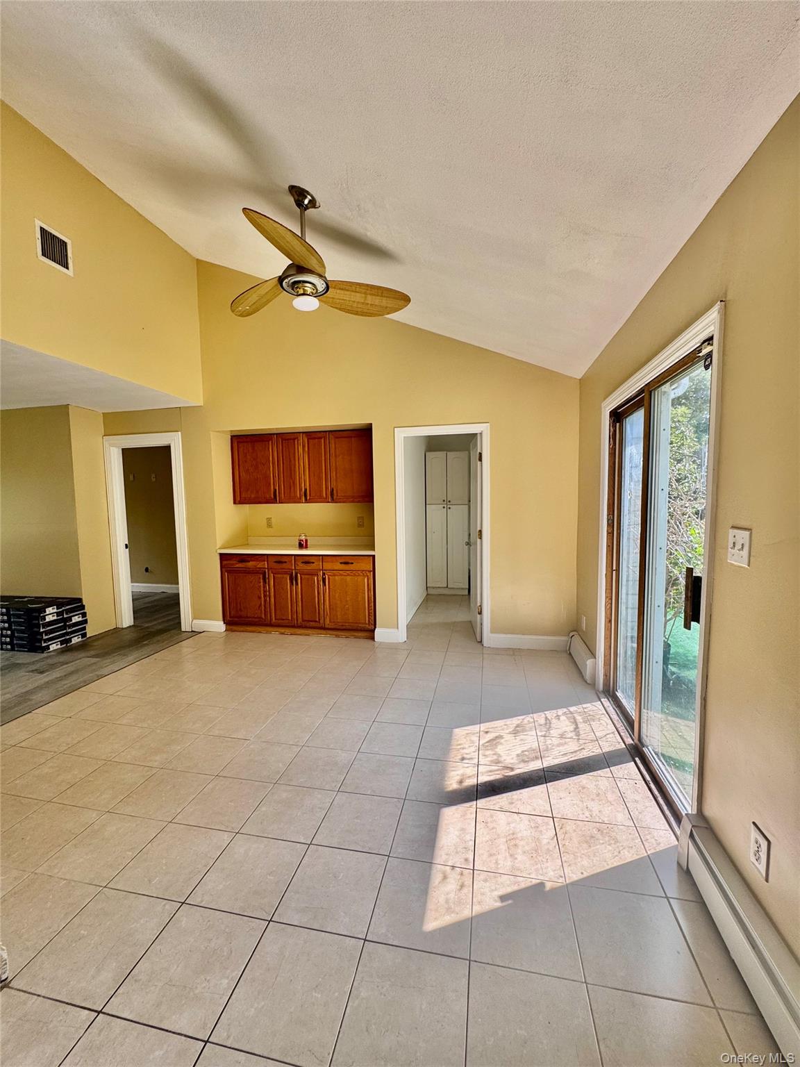 260 Oceanside Street – For Rent photo 2