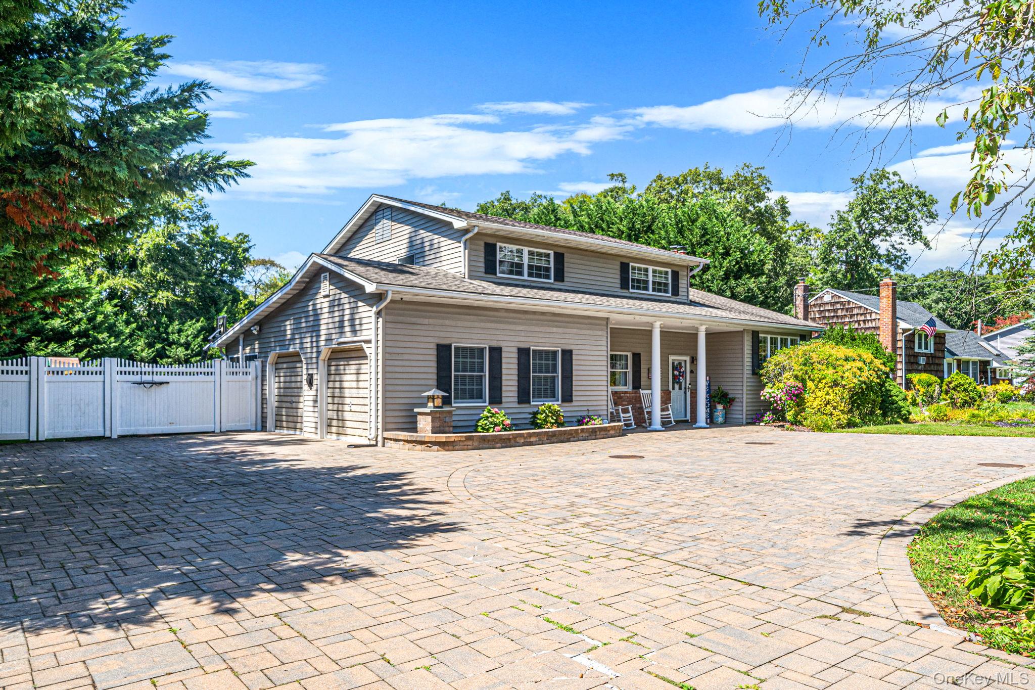136 Vanderbilt Boulevard – For Sale photo 2