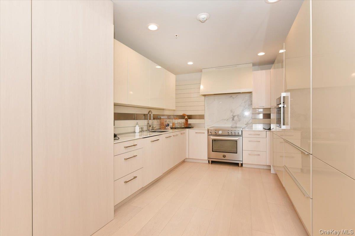 100 Harbor View Drive, Unit 401 photo 16