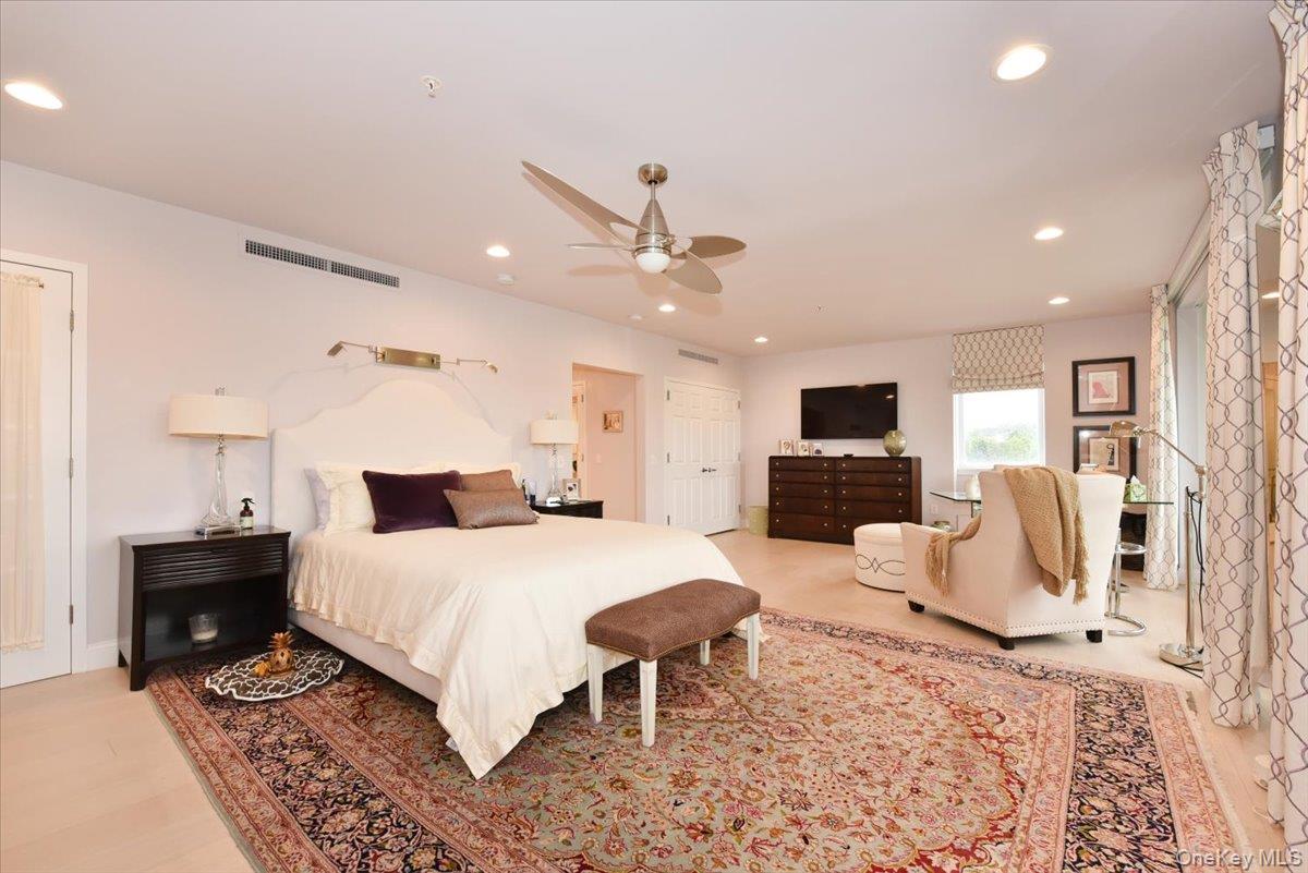 100 Harbor View Drive, Unit 401 photo 19