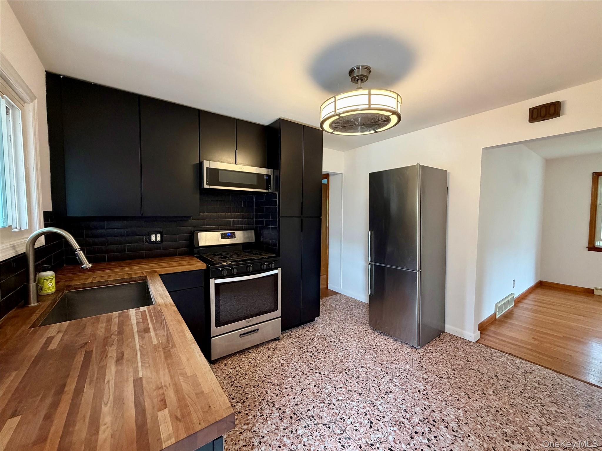 21 S Brett Street – For Rent photo 13