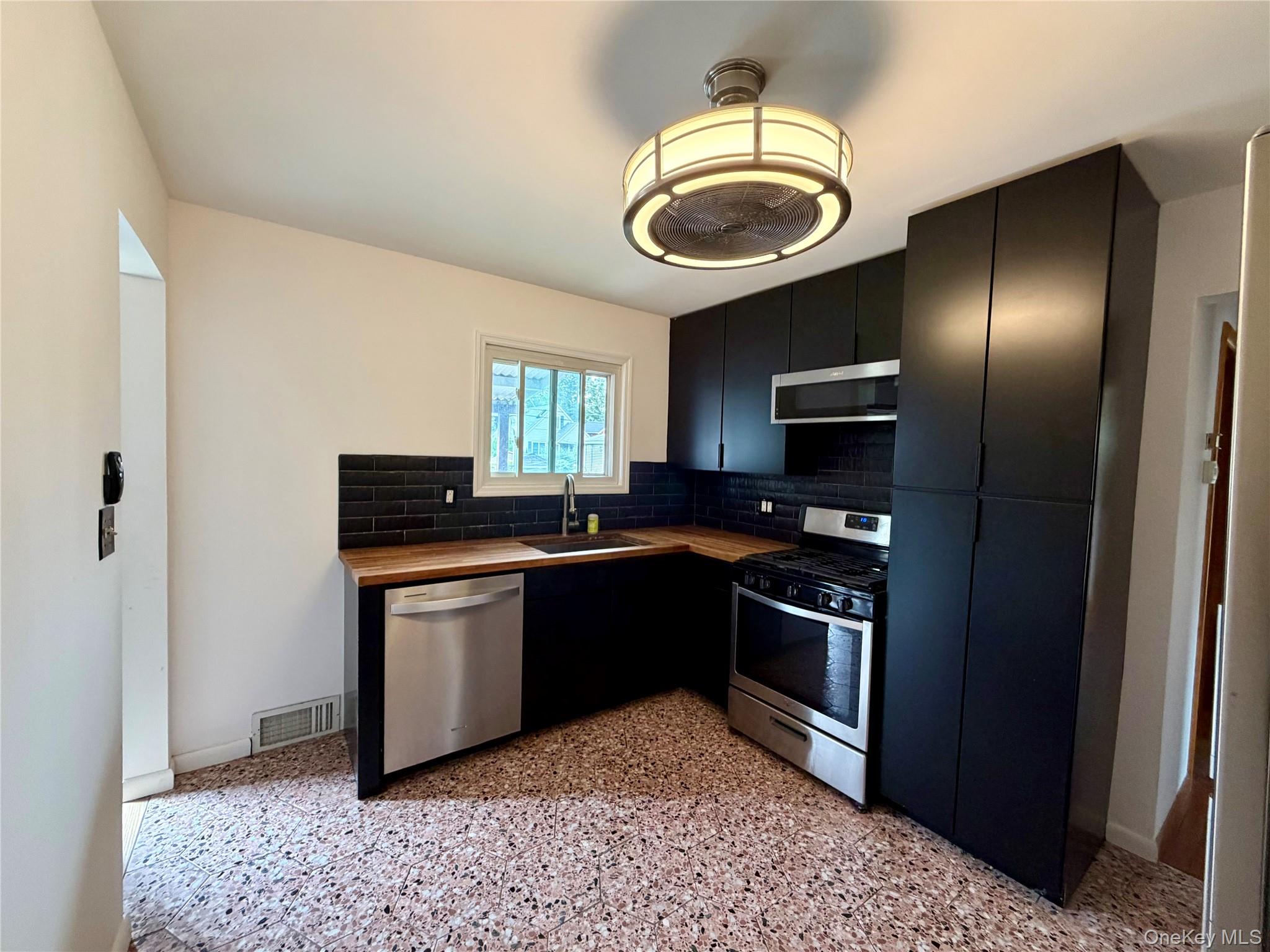 21 S Brett Street – For Rent photo 12