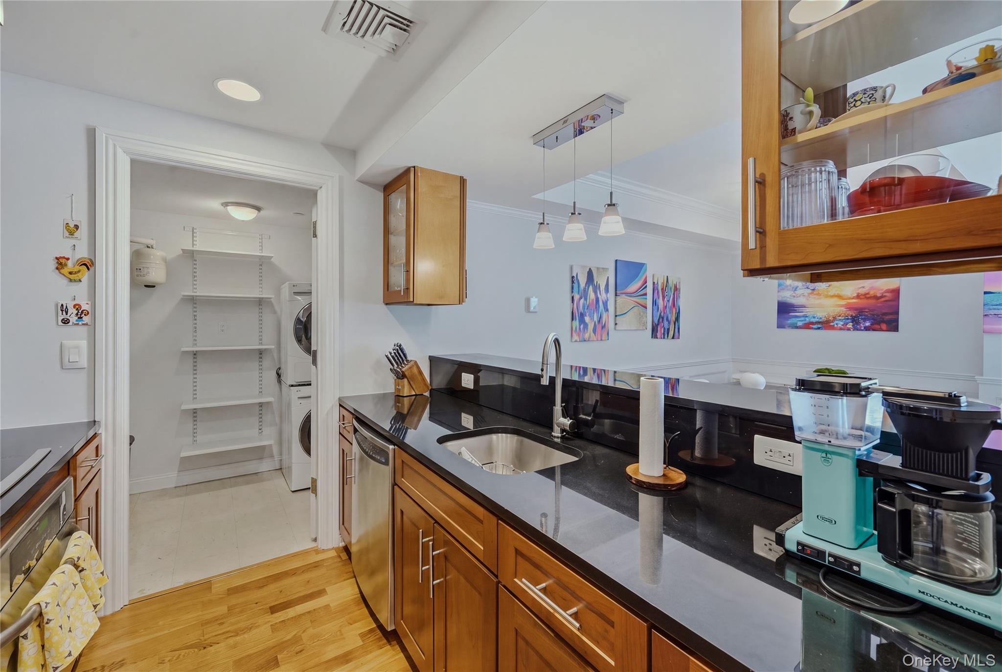 225 Stanley Avenue, Unit 121 photo 9