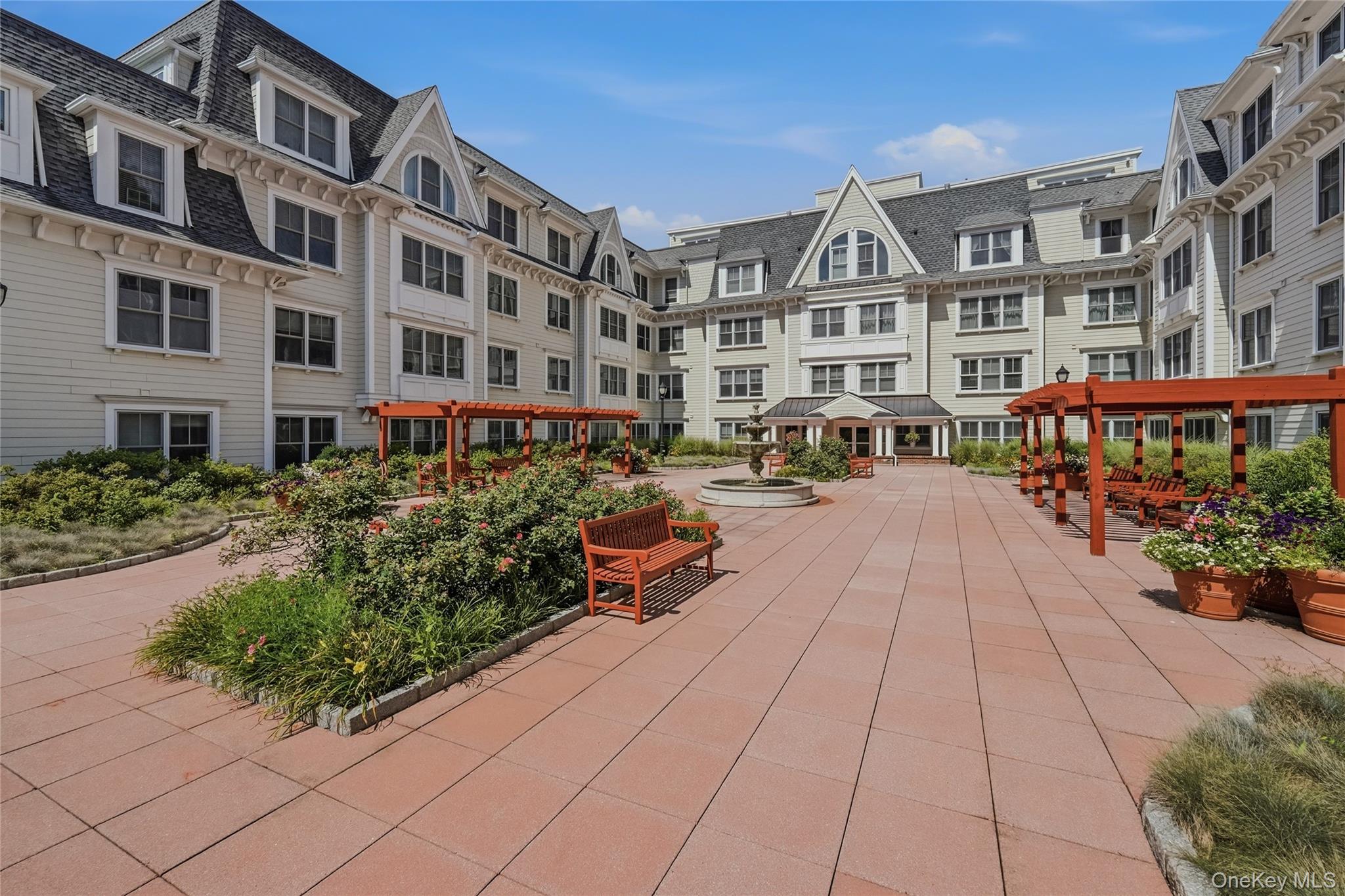 225 Stanley Avenue, Unit 121