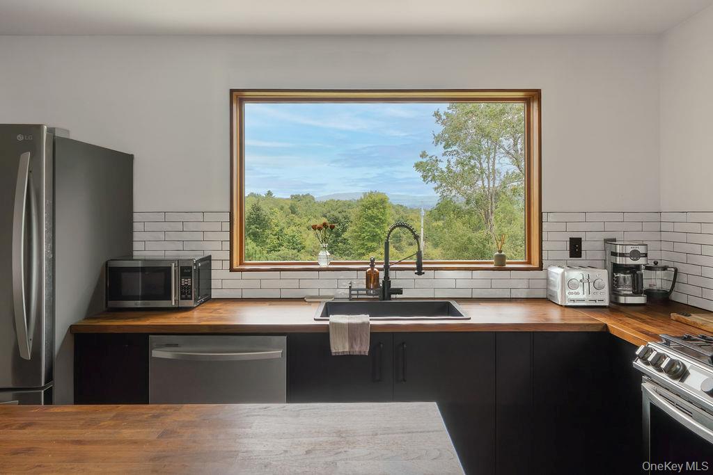 7 Morgan Road – For Sale photo 2