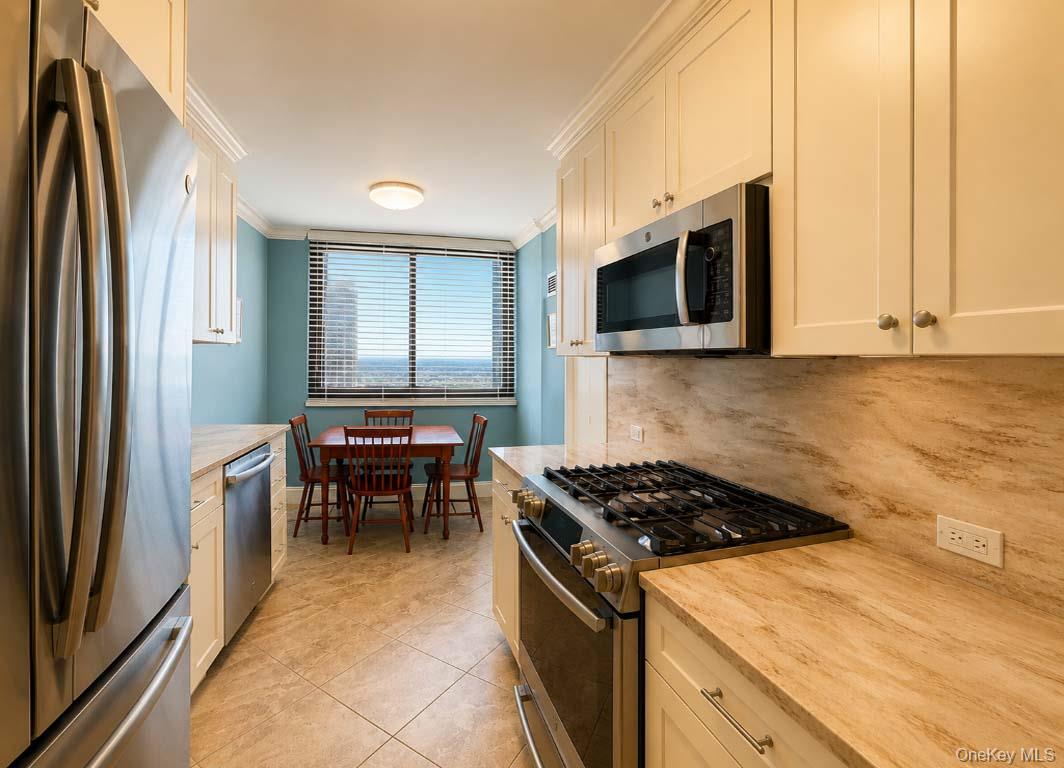 26910 Grand Central Parkway, Unit 30D photo 14
